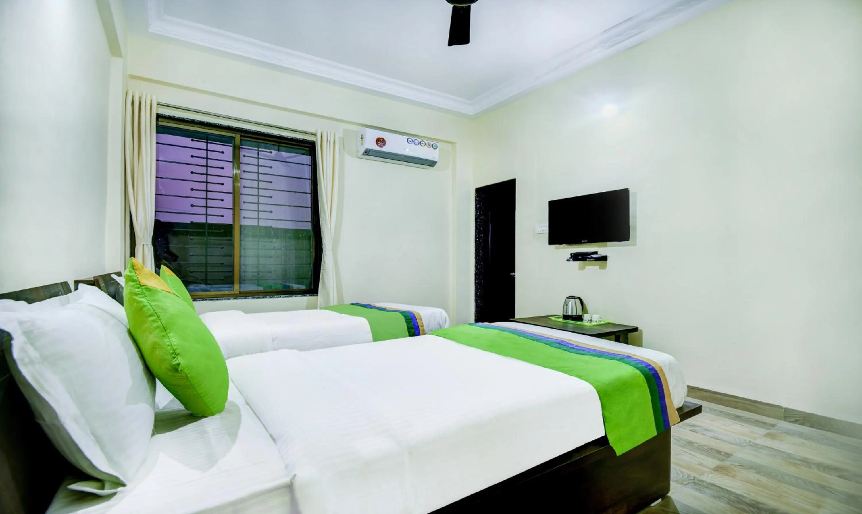 Bed in Treebo Sayaji Residency