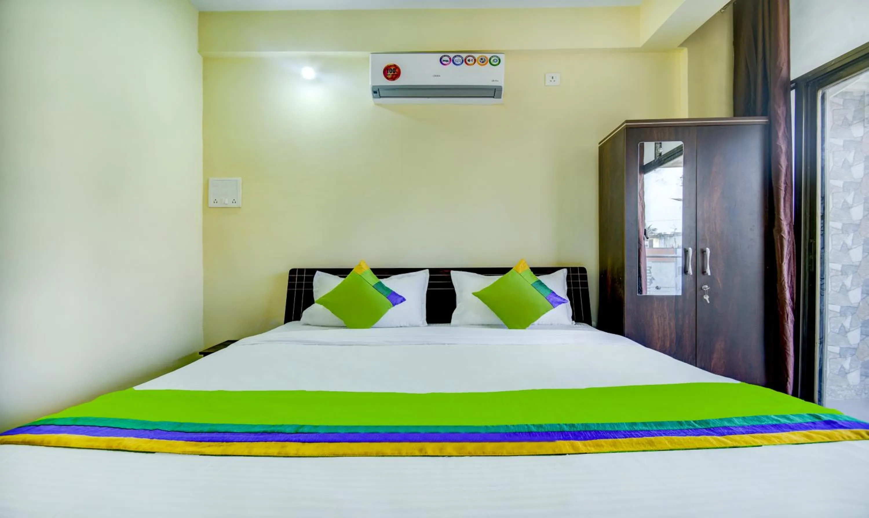 Bed in Treebo Sayaji Residency