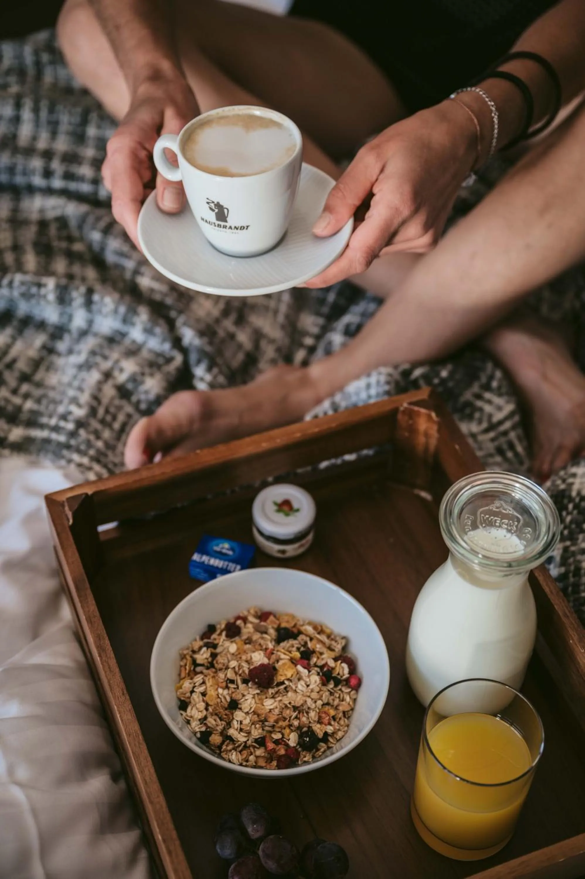 Breakfast in VIER Studios & Restaurant