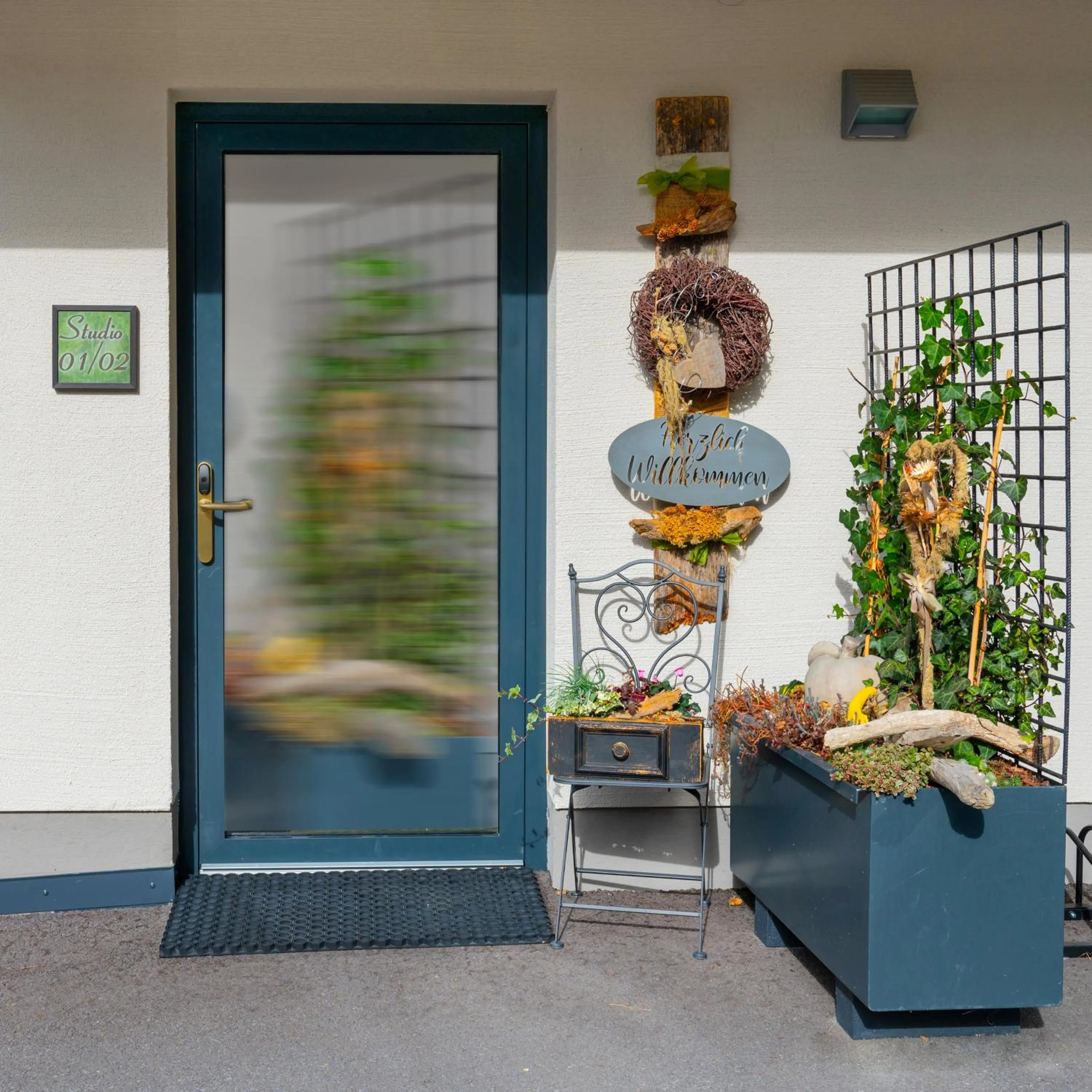 Property building in VIER Studios & Restaurant