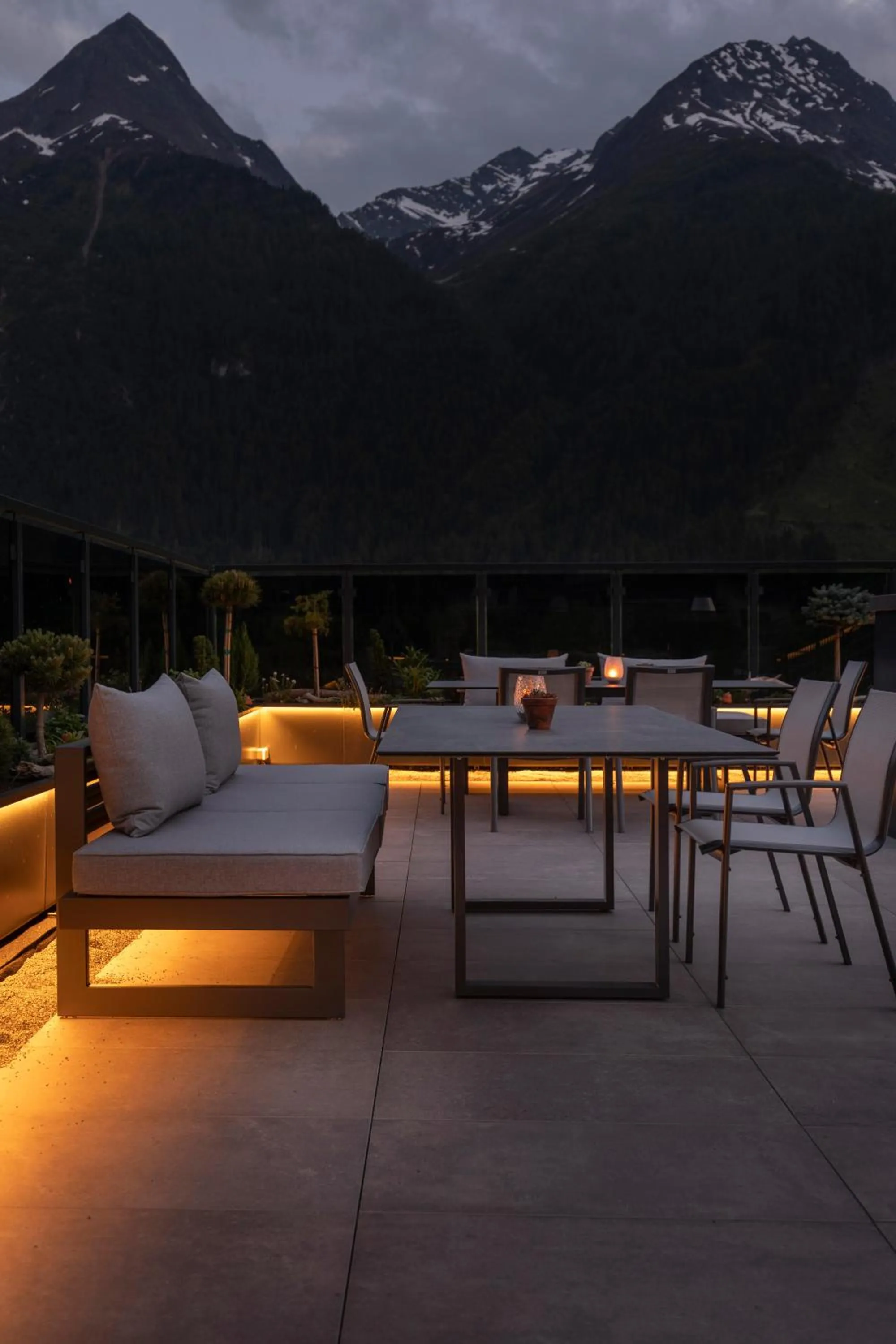 Property building in VIER Studios & Restaurant