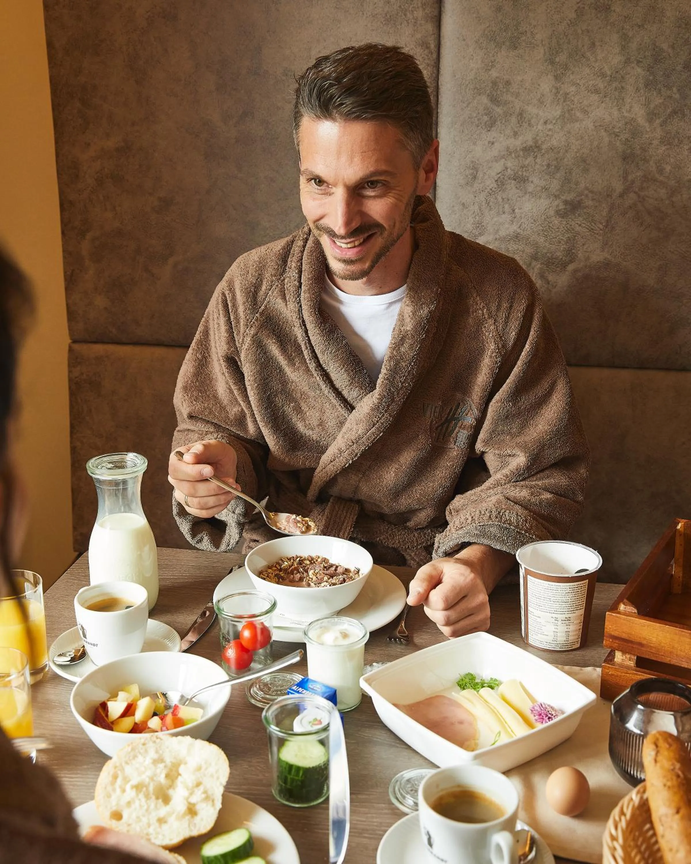 Breakfast in VIER Studios & Restaurant