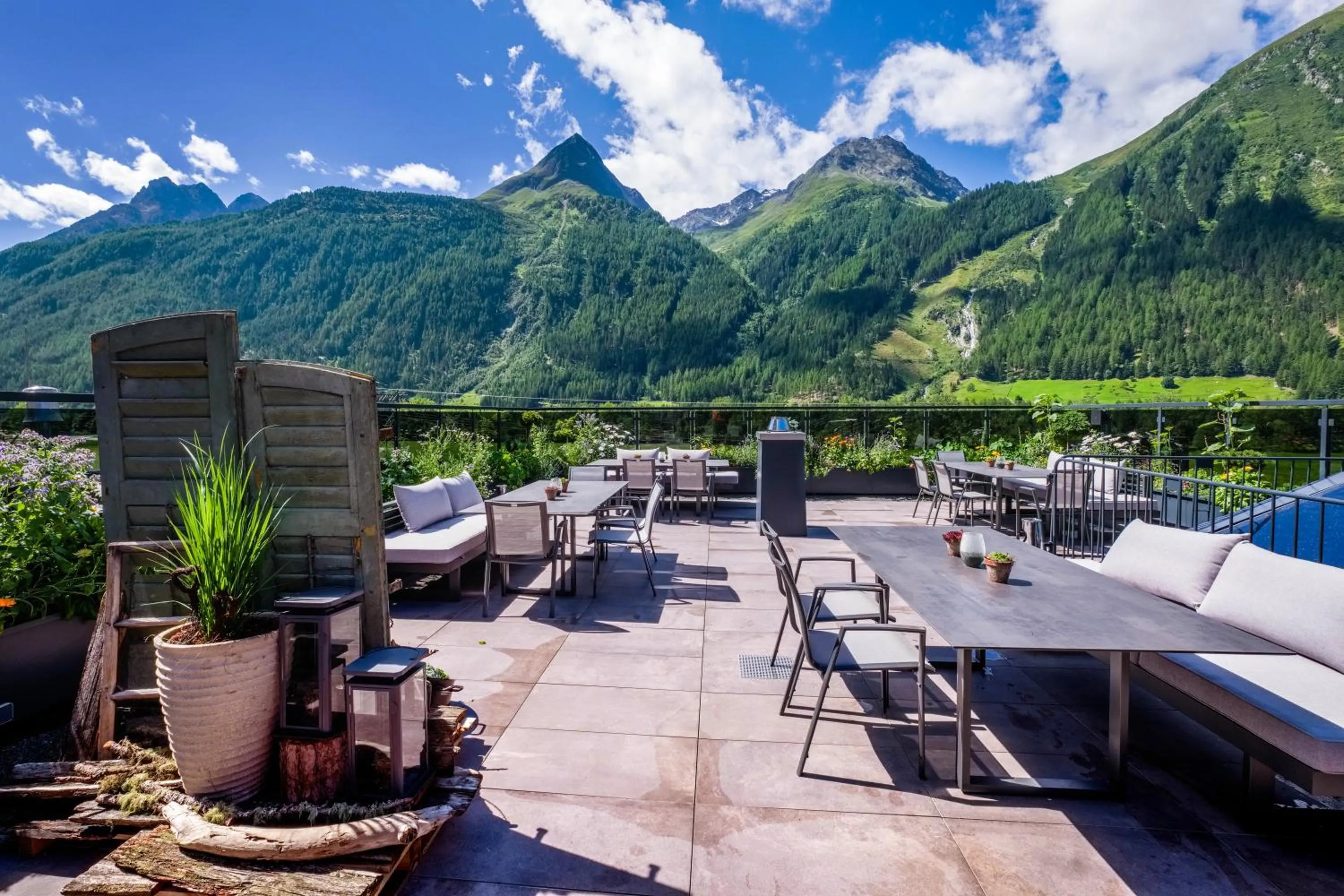 Balcony/Terrace in VIER Studios & Restaurant
