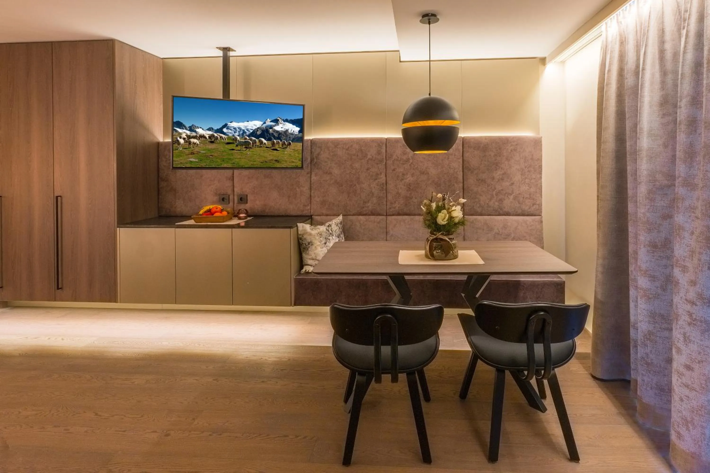 Dining area in VIER Studios & Restaurant