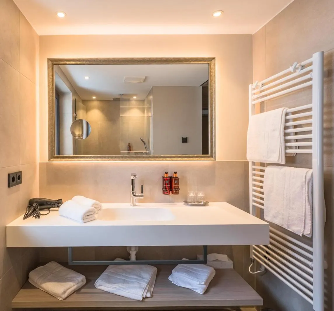 Bathroom in VIER Studios & Restaurant