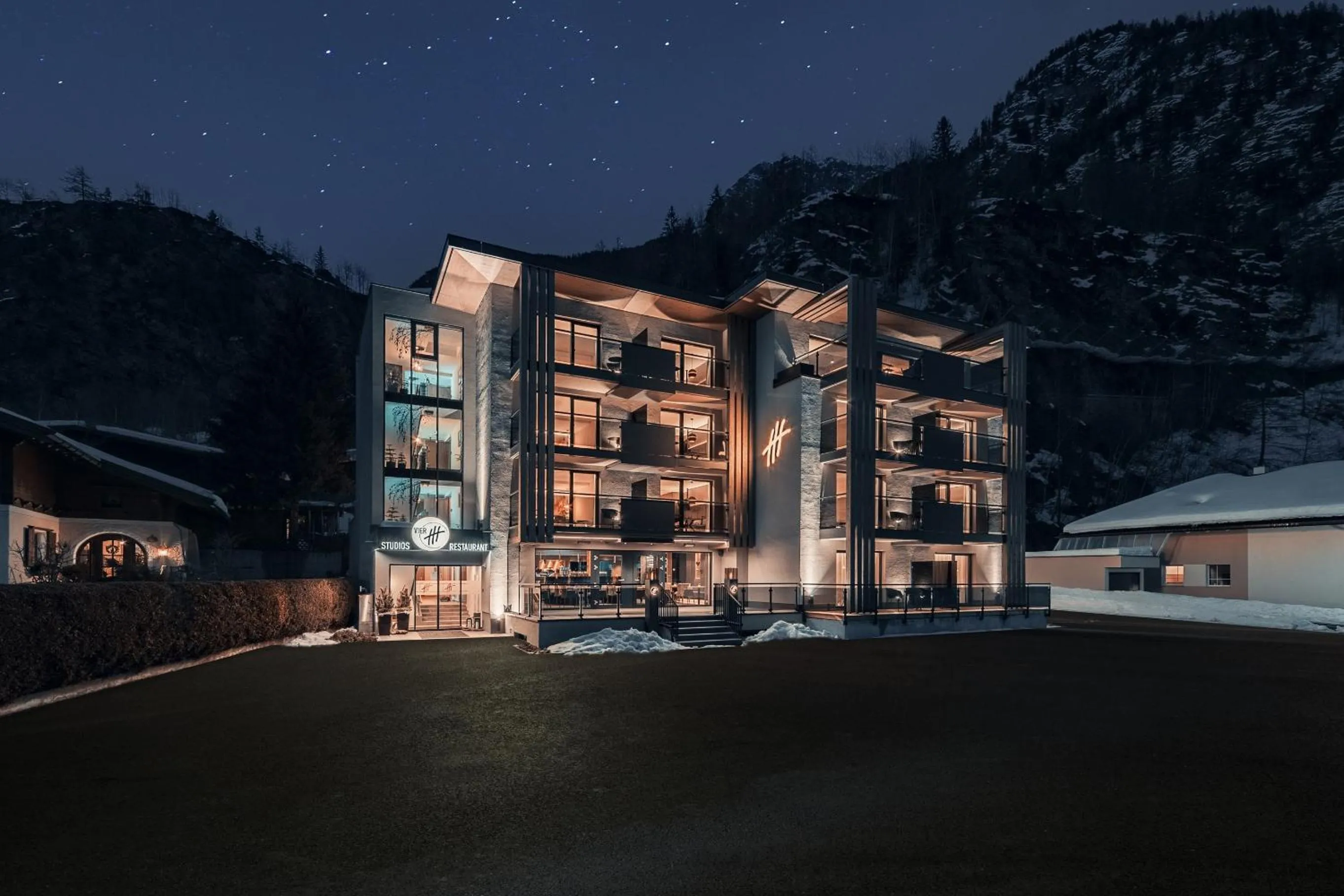 Property building in VIER Studios & Restaurant