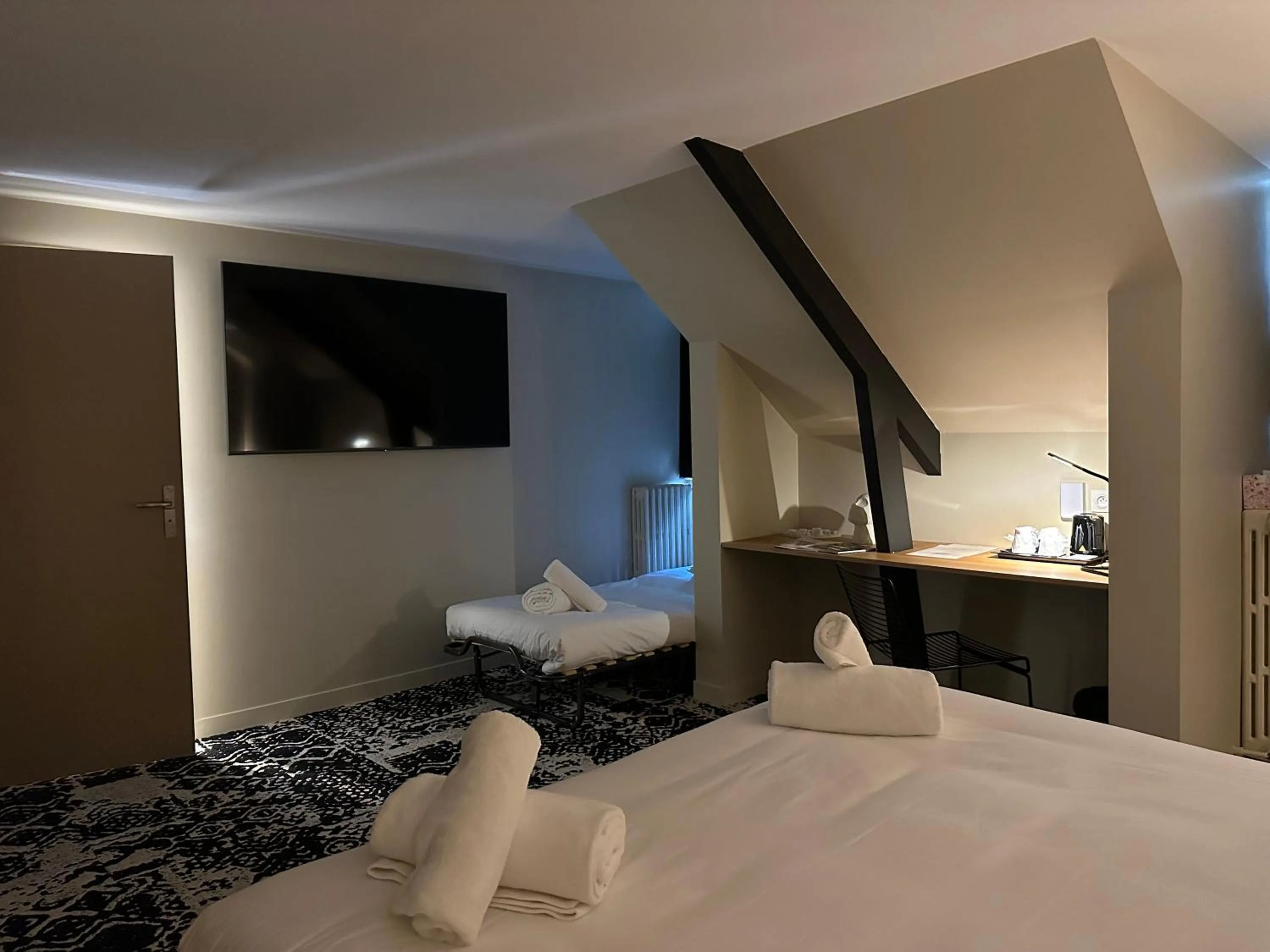 Bed in Logis Hôtel & Restaurant Le Vert Bocage