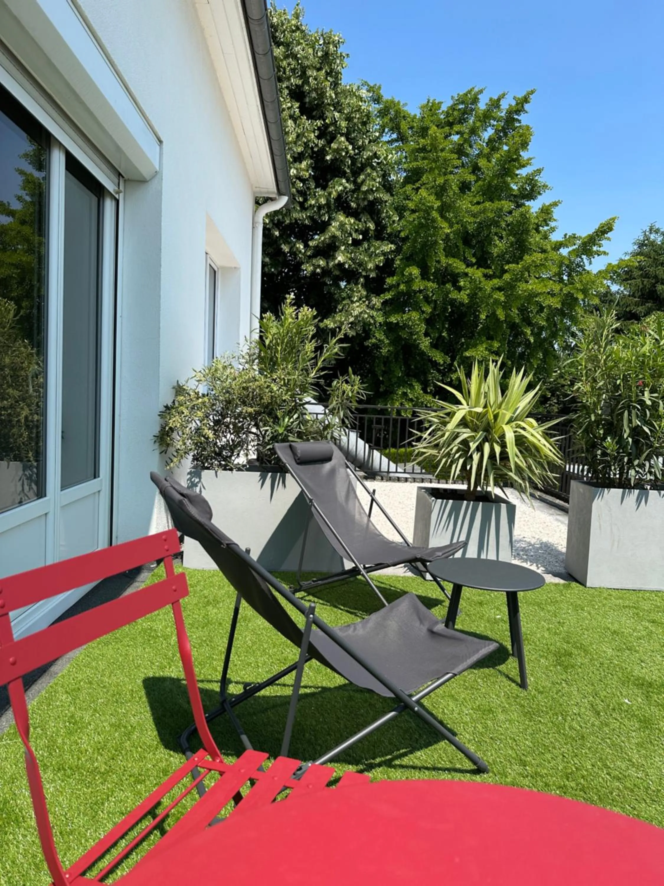 Patio in Logis Hôtel & Restaurant Le Vert Bocage