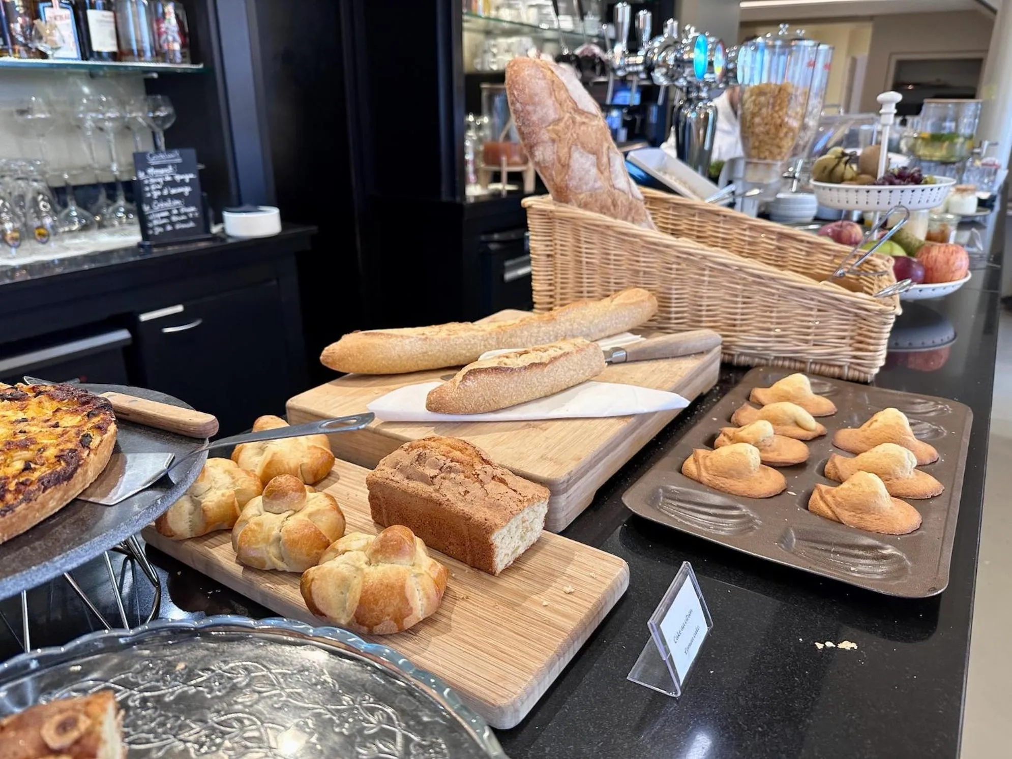 Breakfast in Logis Hôtel & Restaurant Le Vert Bocage