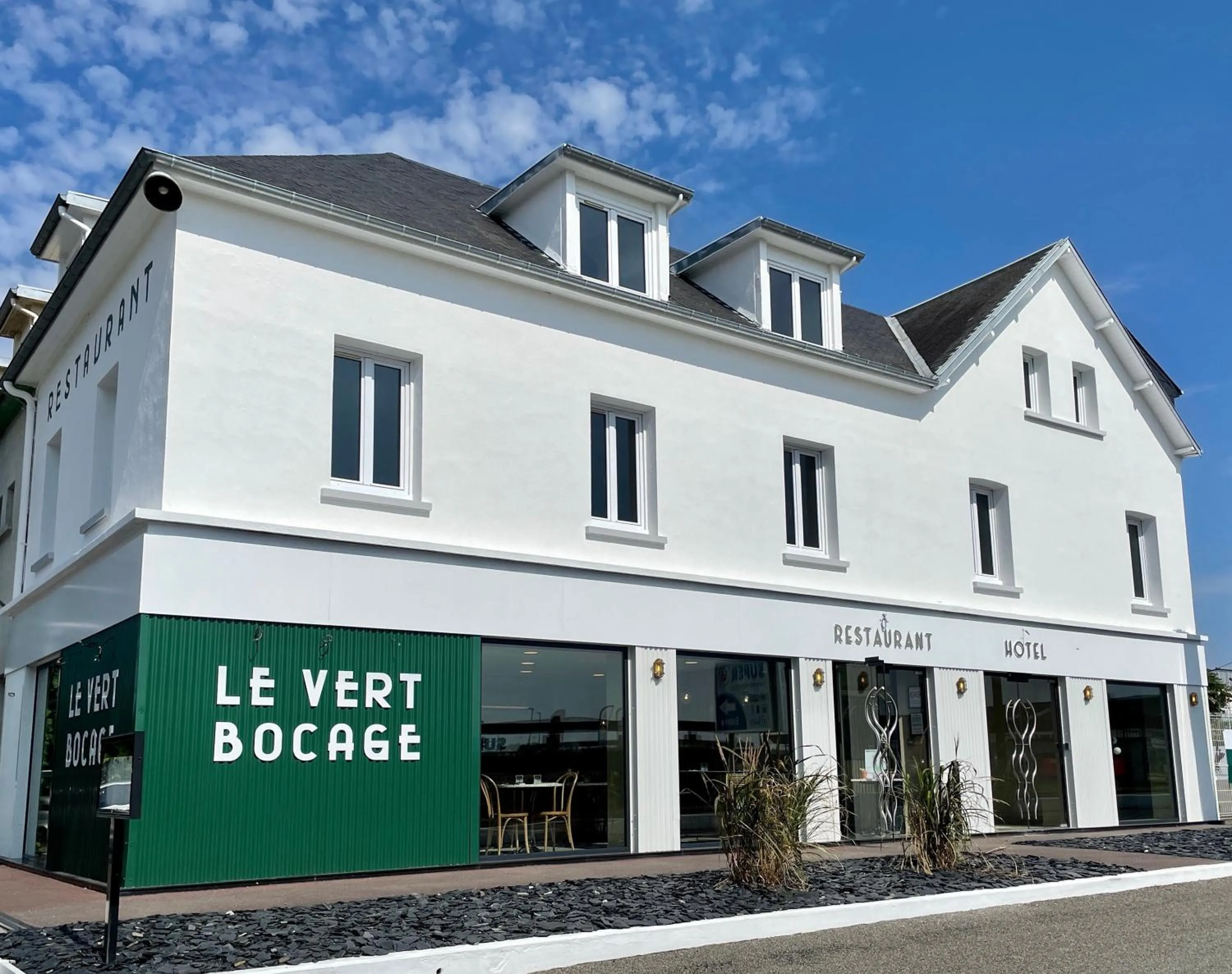 Property building in Logis Hôtel & Restaurant Le Vert Bocage