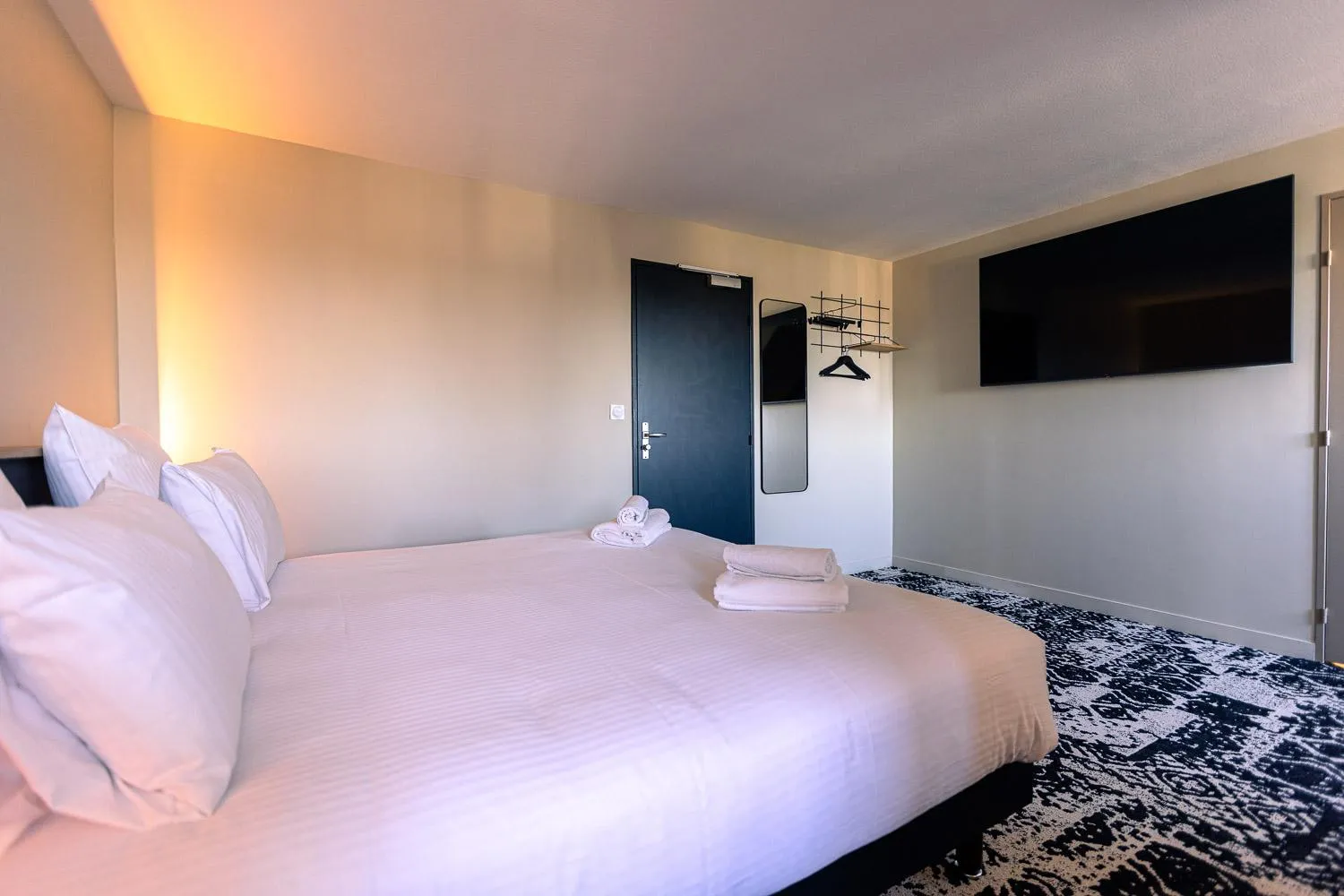 Bed in Logis Hôtel & Restaurant Le Vert Bocage