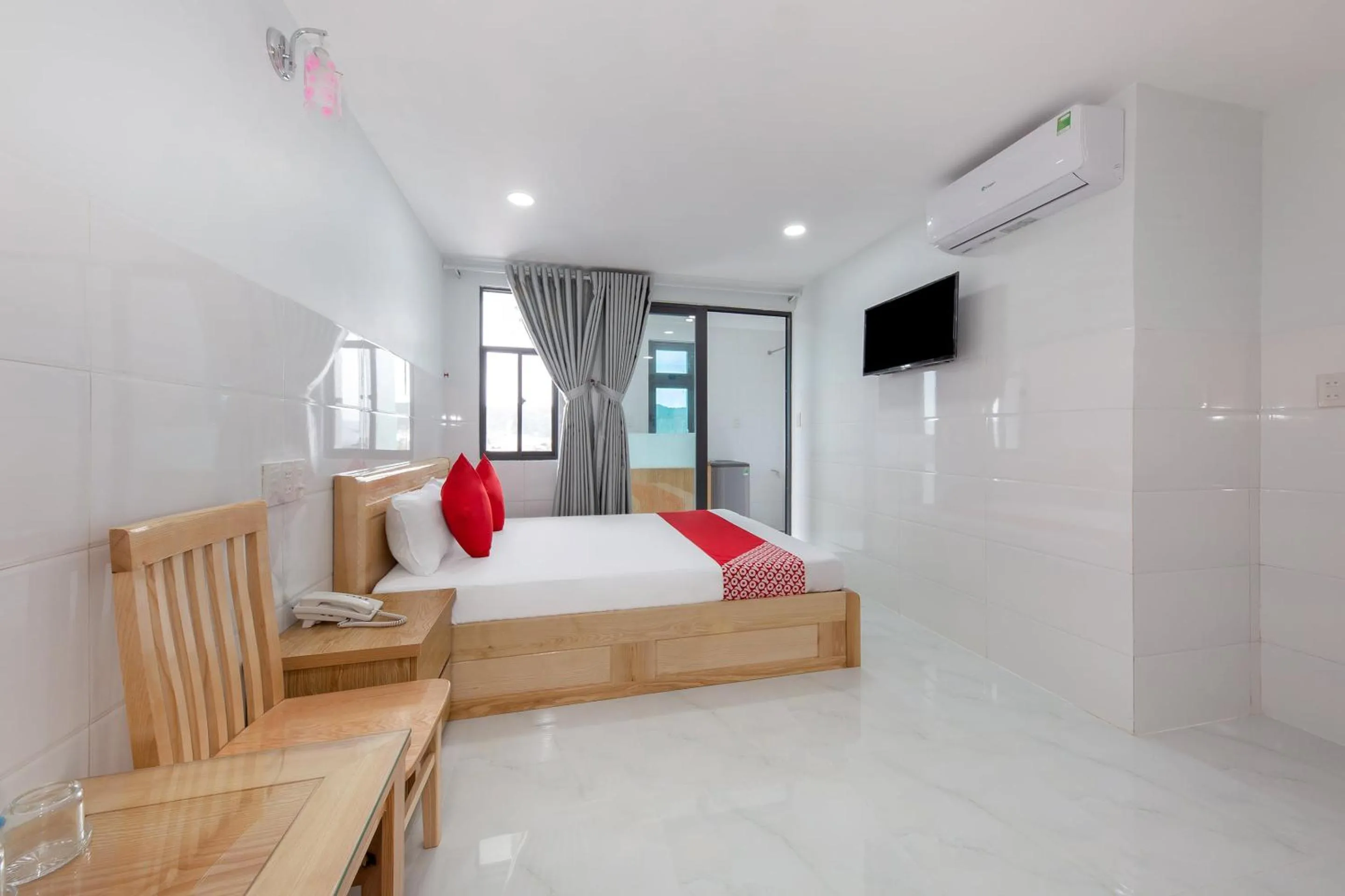 Bedroom, Bed in OYO 942 Cuong Hai Apartment