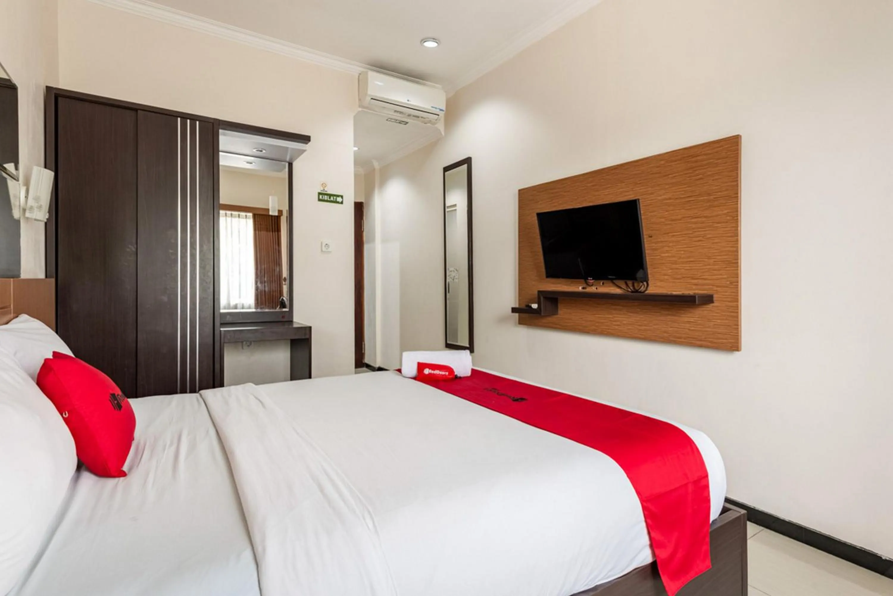 Bed in RedDoorz Syariah @ Soekarno Hatta Indah 2