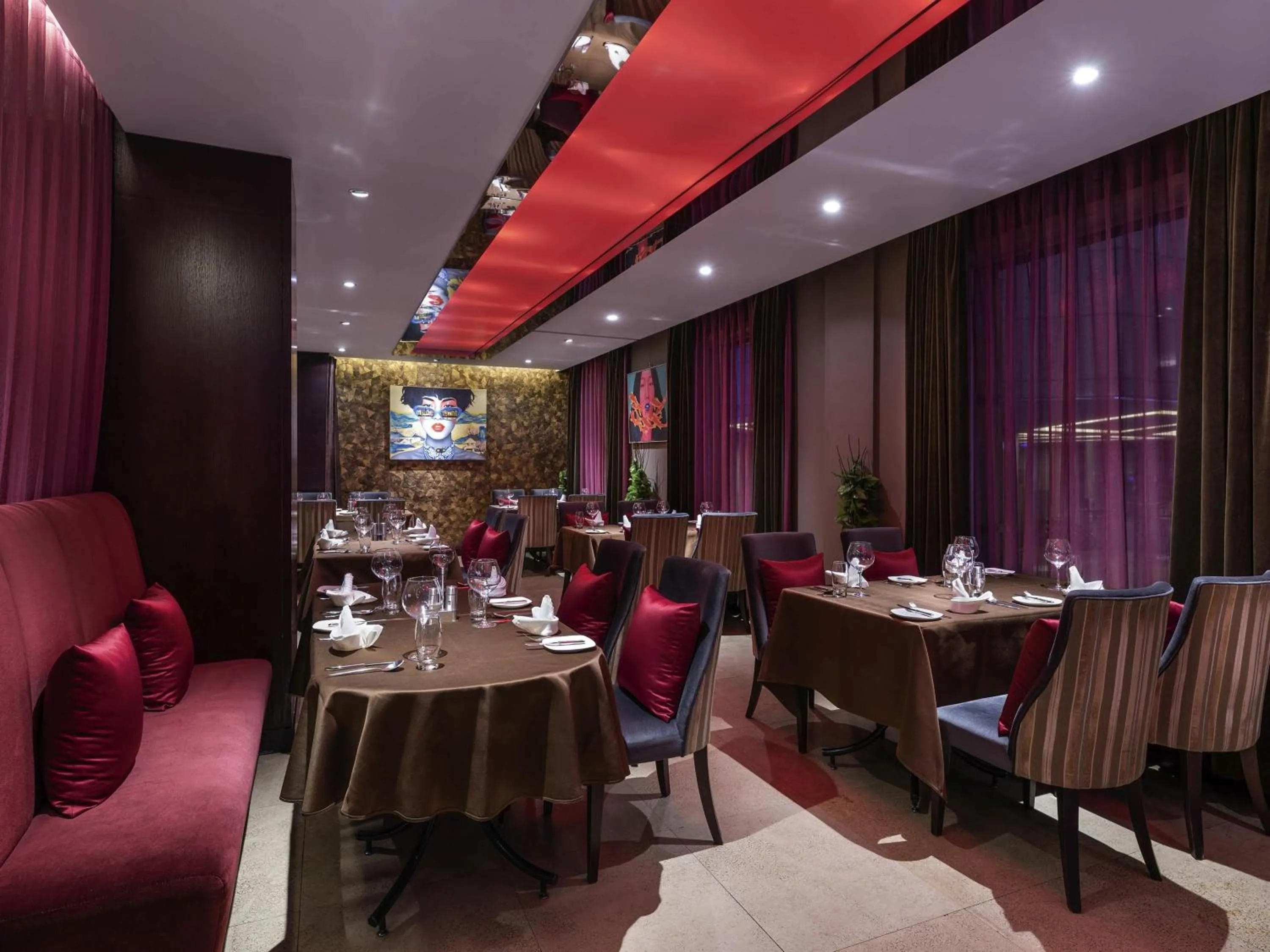 Restaurant/places to eat in Novotel Beijing Peace