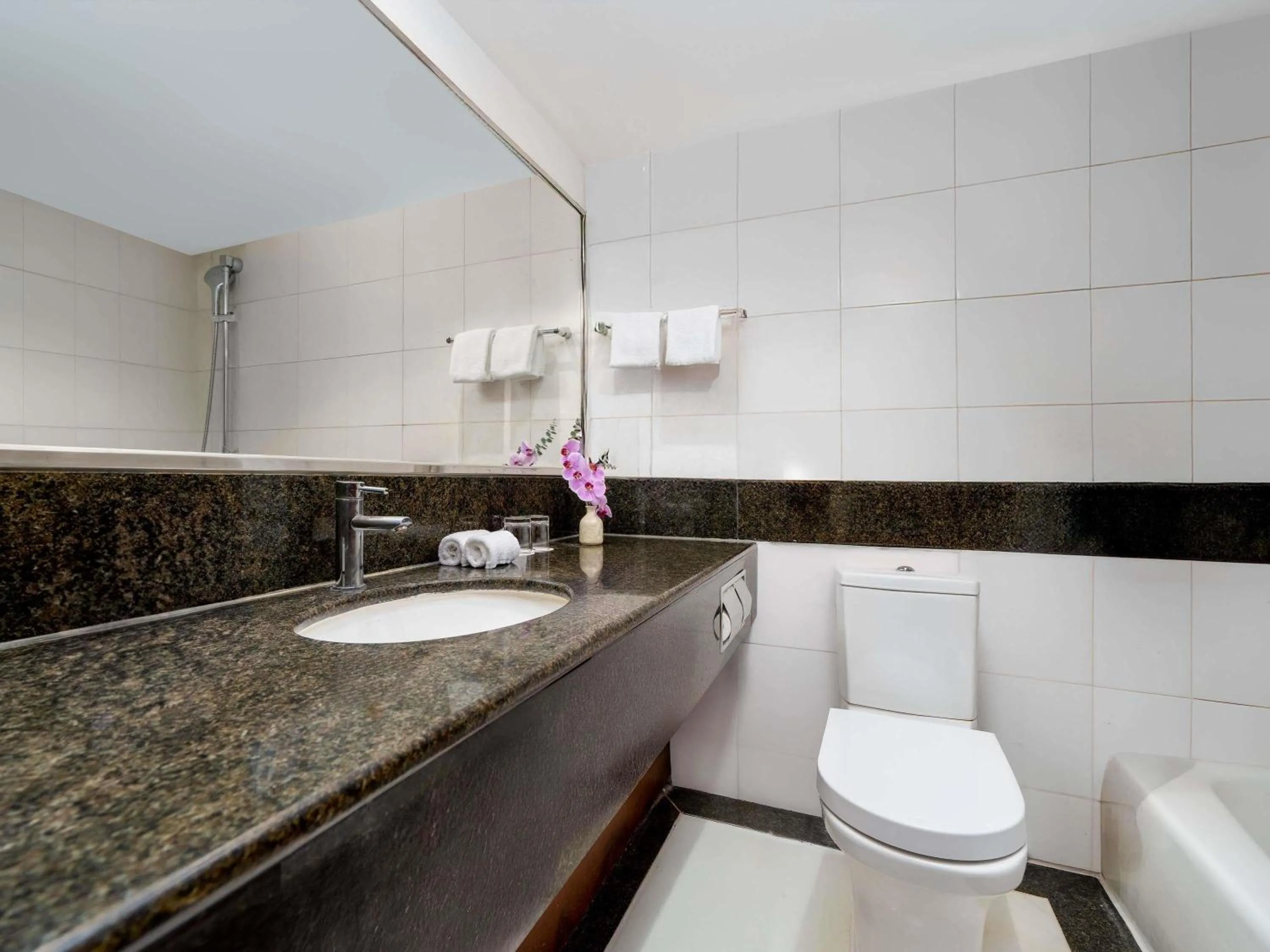 Bedroom in Novotel Beijing Peace