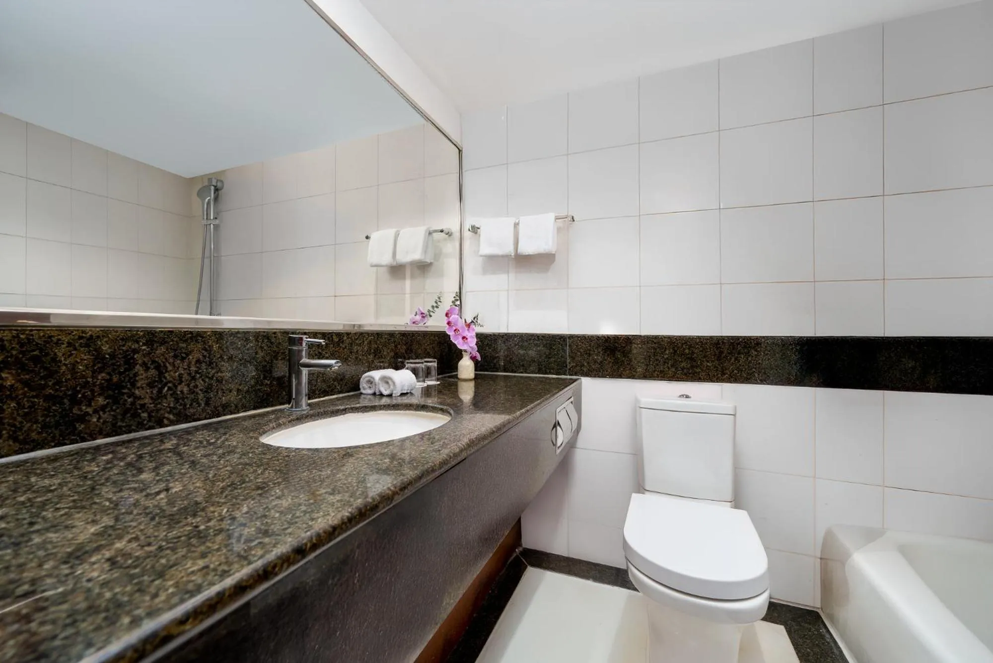 Toilet in Novotel Beijing Peace