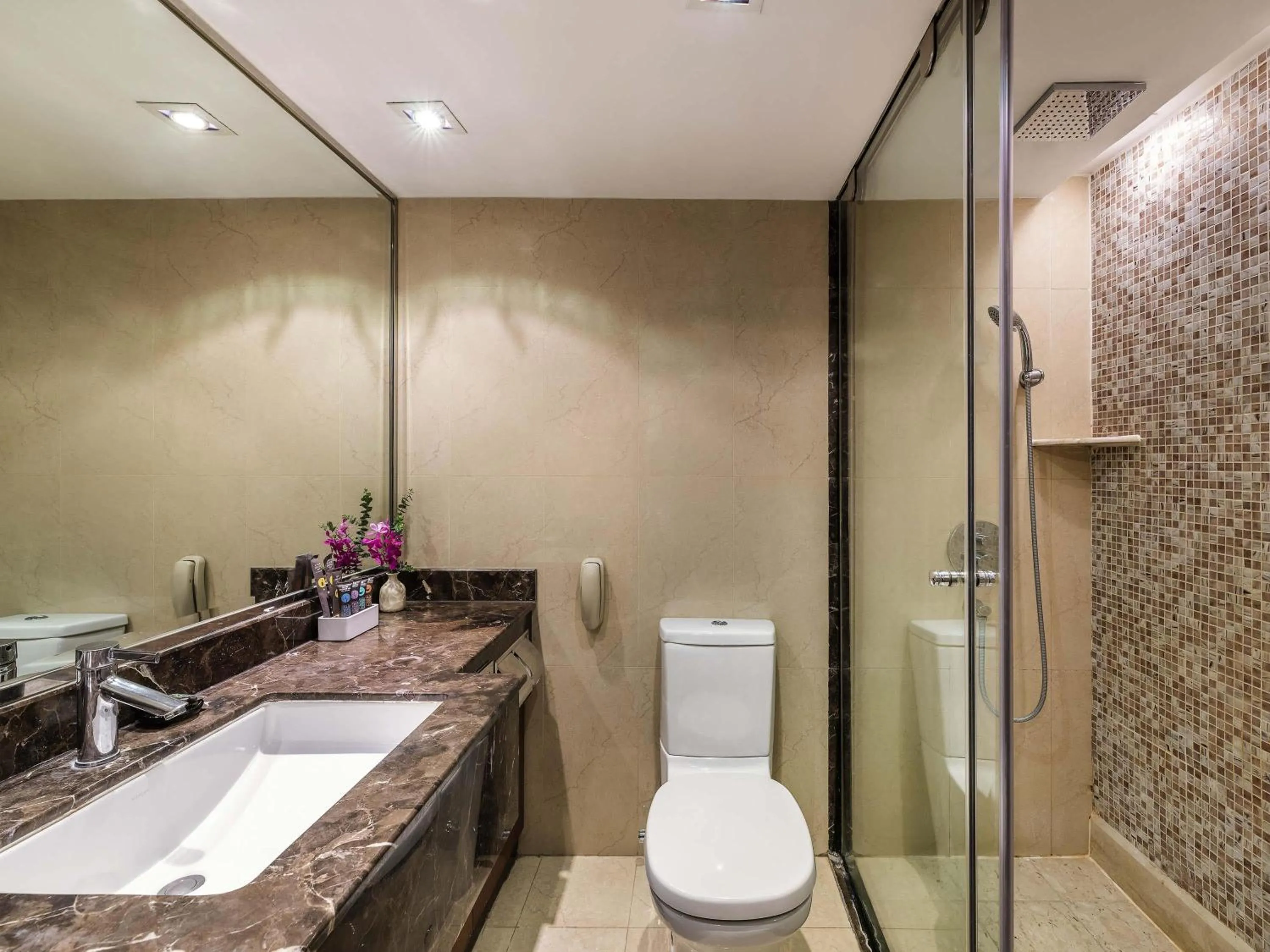 Bedroom in Novotel Beijing Peace