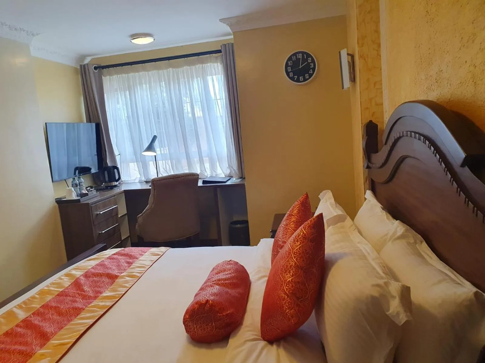 Bedroom, Bed in Asyana Gardens