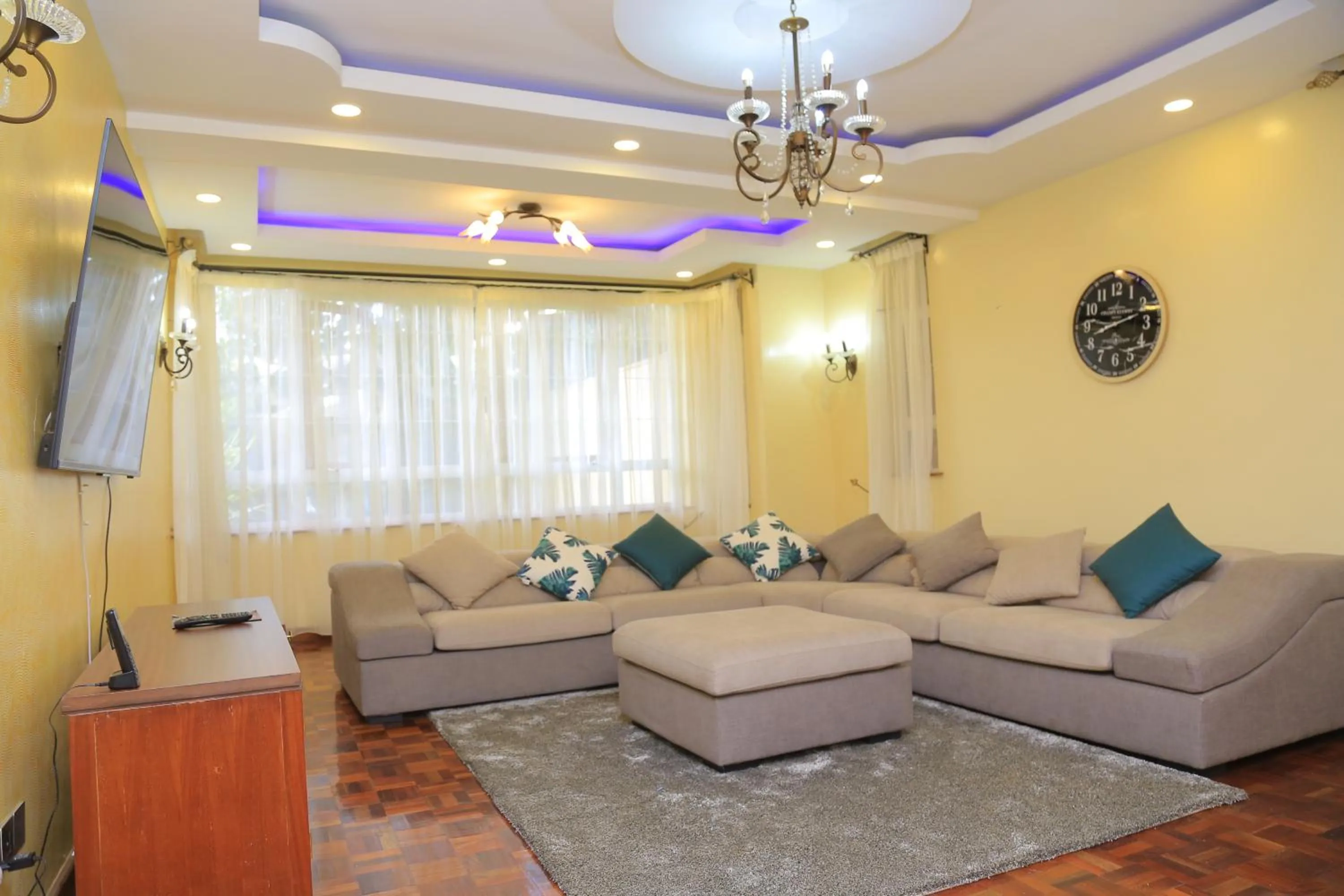 Communal lounge/ TV room in Asyana Gardens