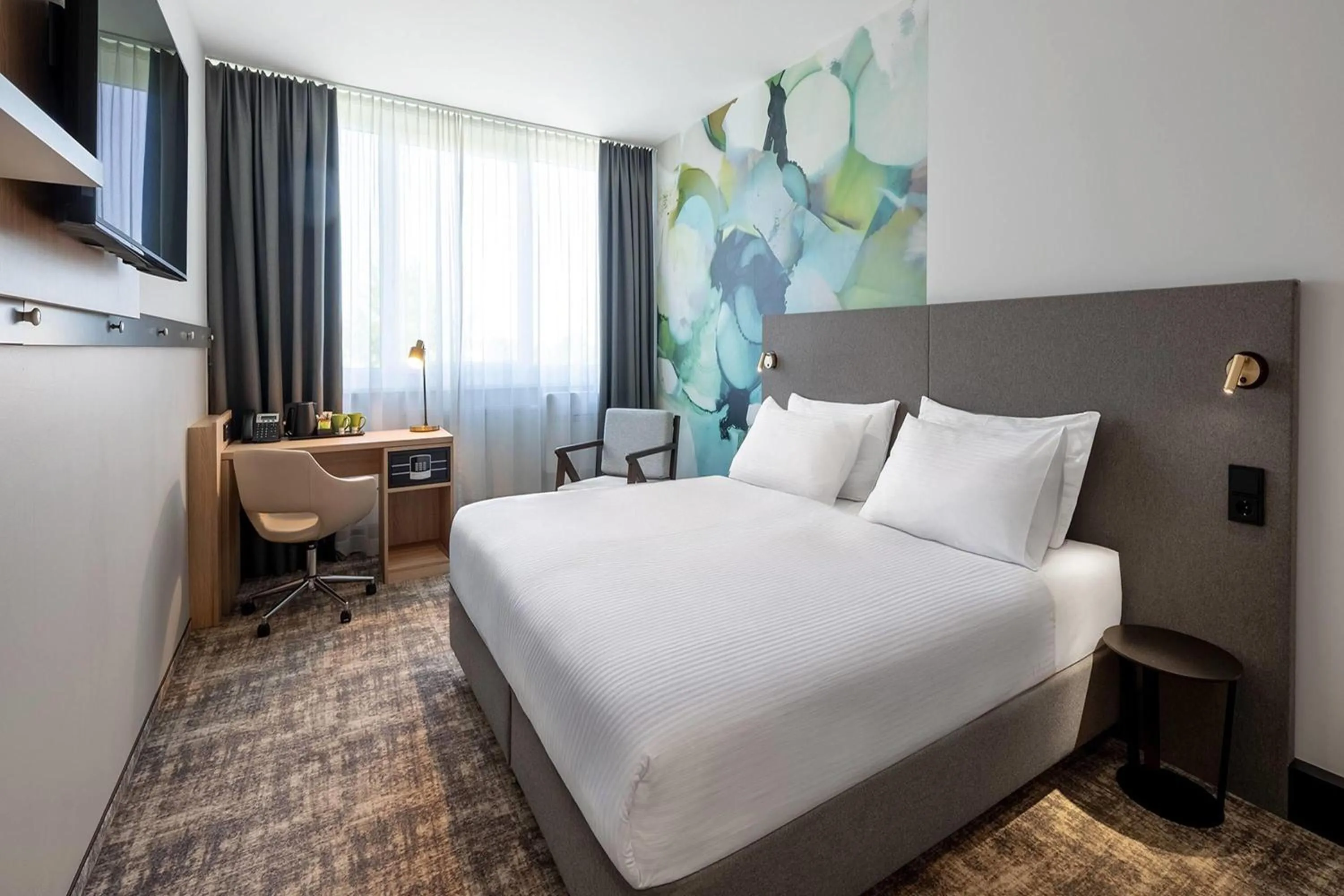 Photo of the whole room, Bed in Wyndham Garden Munich Messe