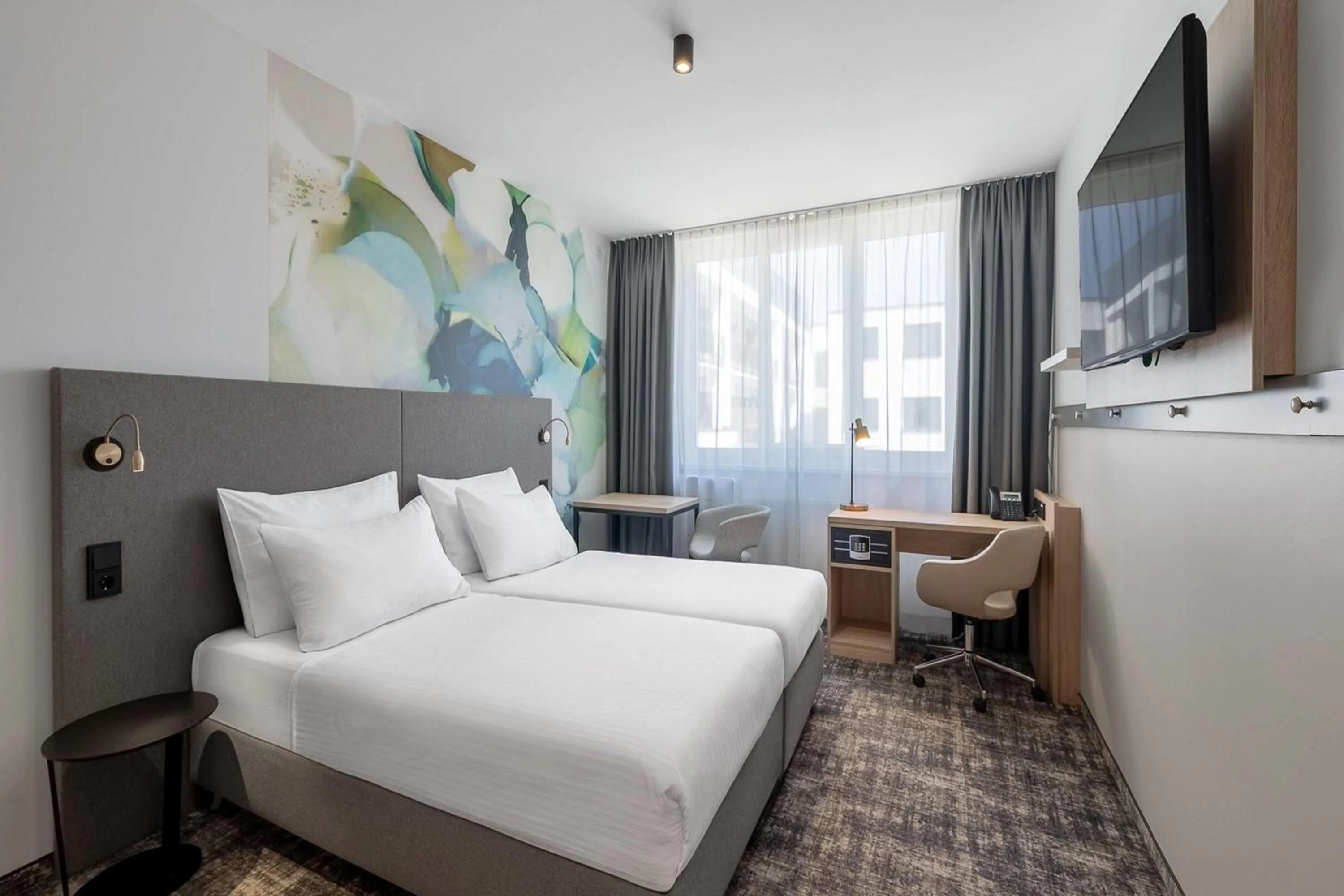 Photo of the whole room, Bed in Wyndham Garden Munich Messe