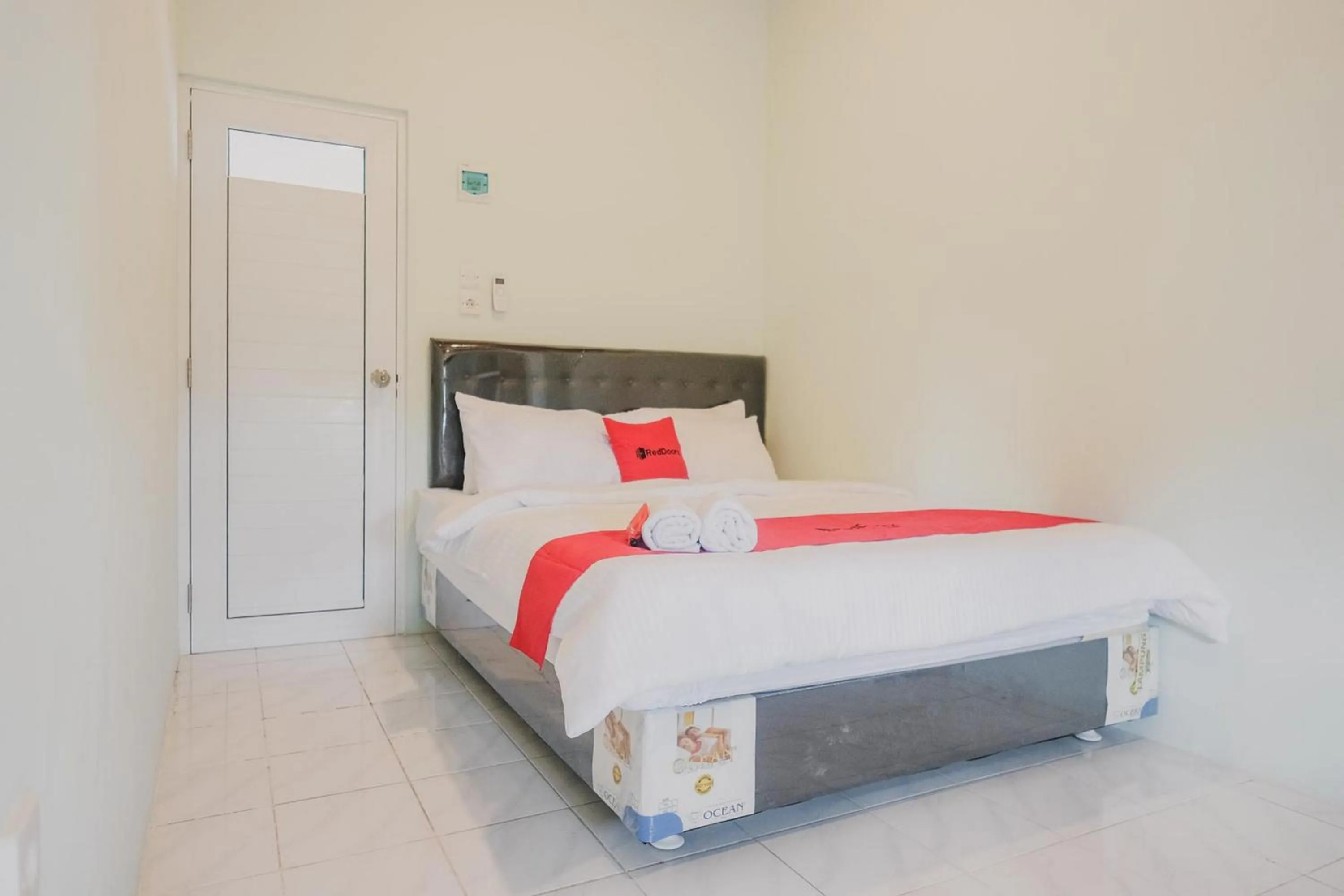 Bed in RedDoorz @ Jalan Pangeran Antasari Lampung 2