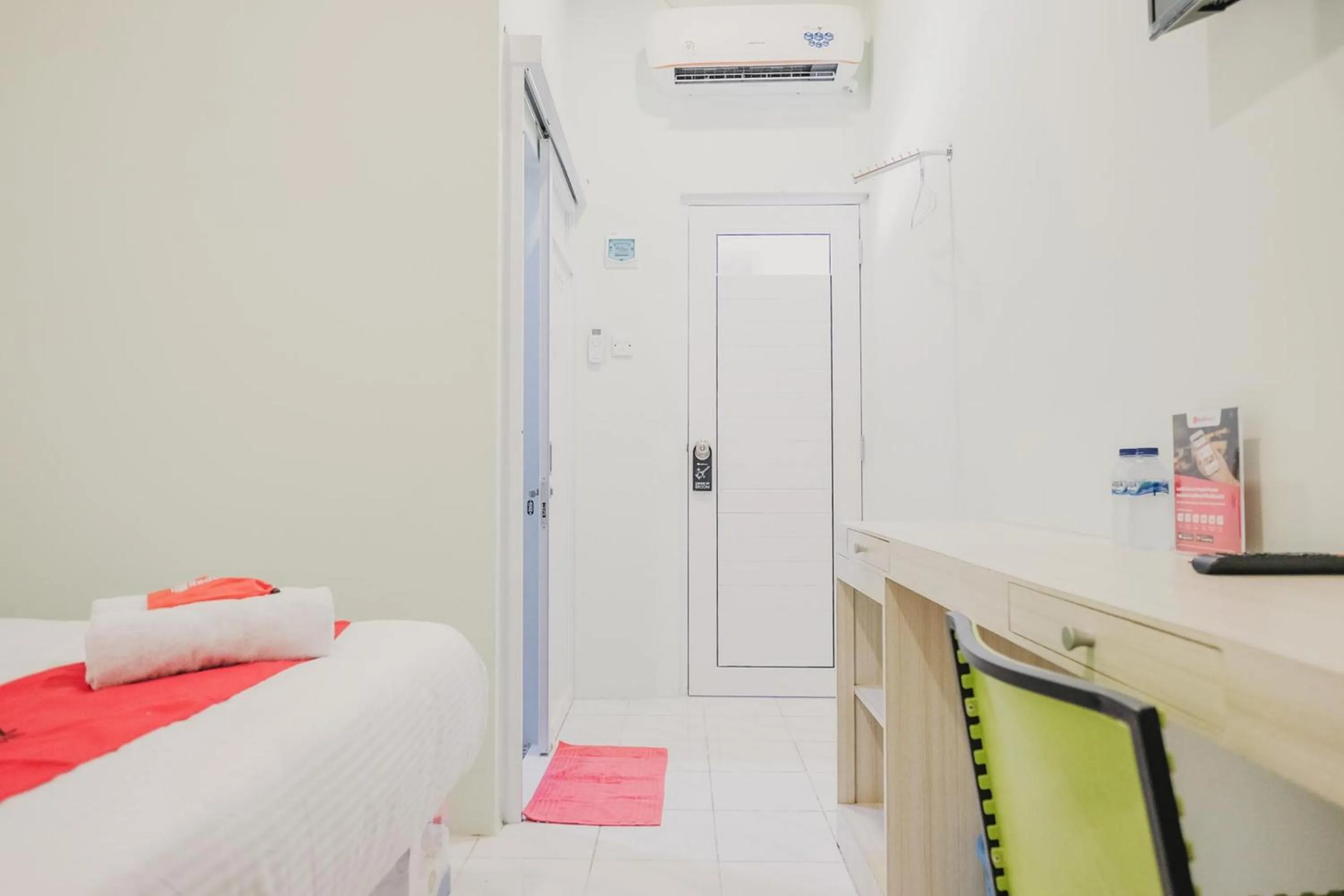 Bed in RedDoorz @ Jalan Pangeran Antasari Lampung 2