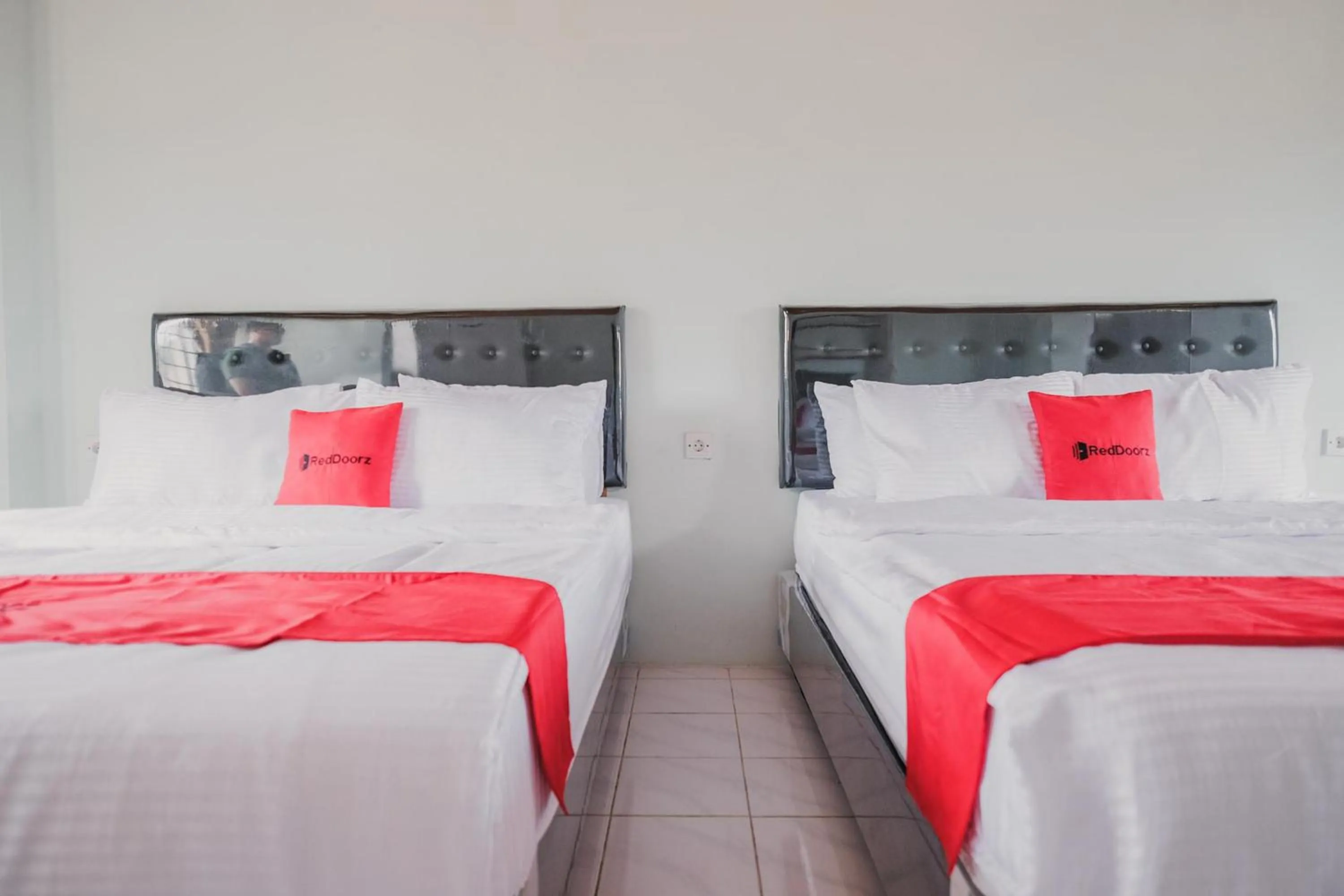 Bedroom, Bed in RedDoorz @ Jalan Pangeran Antasari Lampung 2