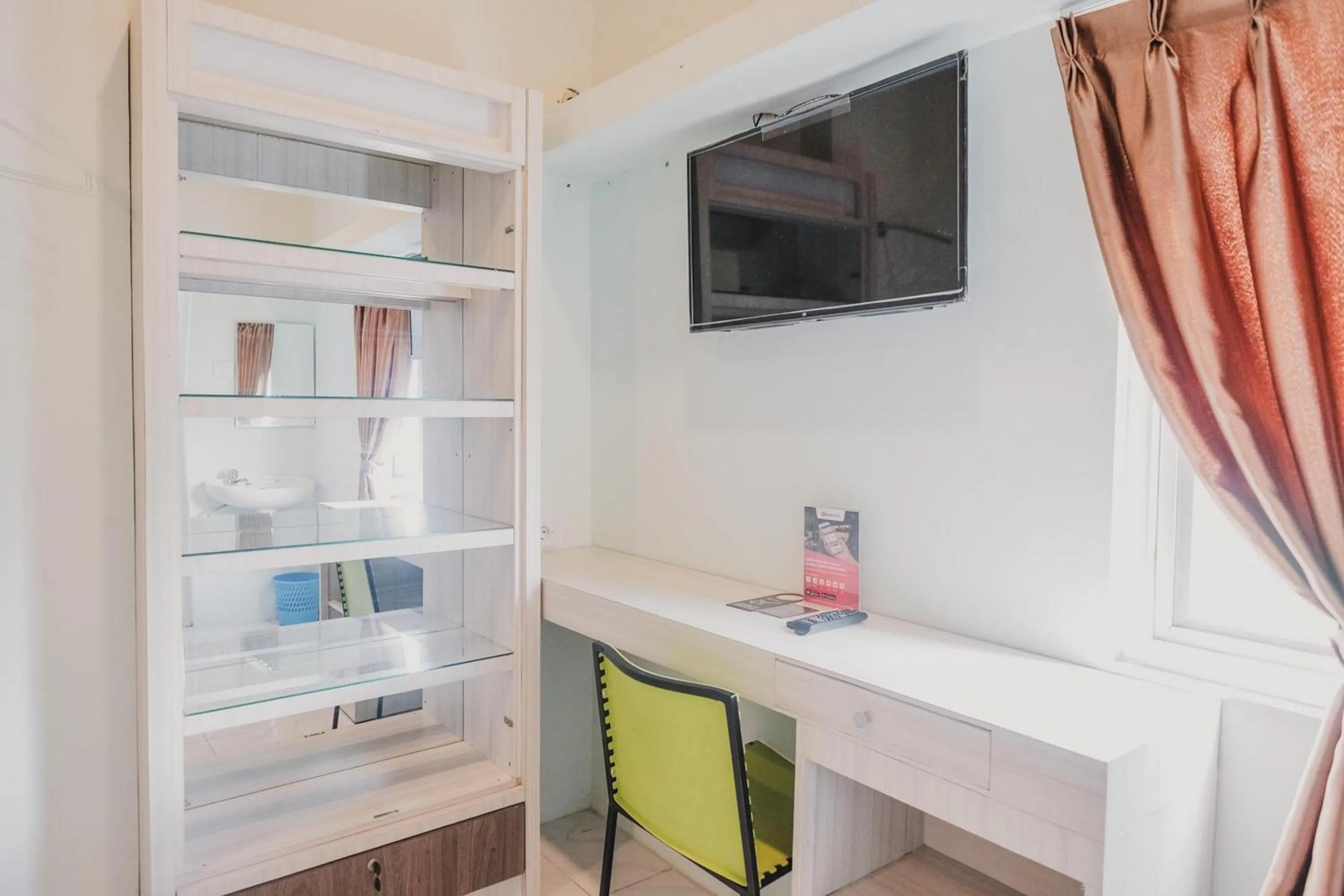 RedDoorz @ Jalan Pangeran Antasari Lampung 2