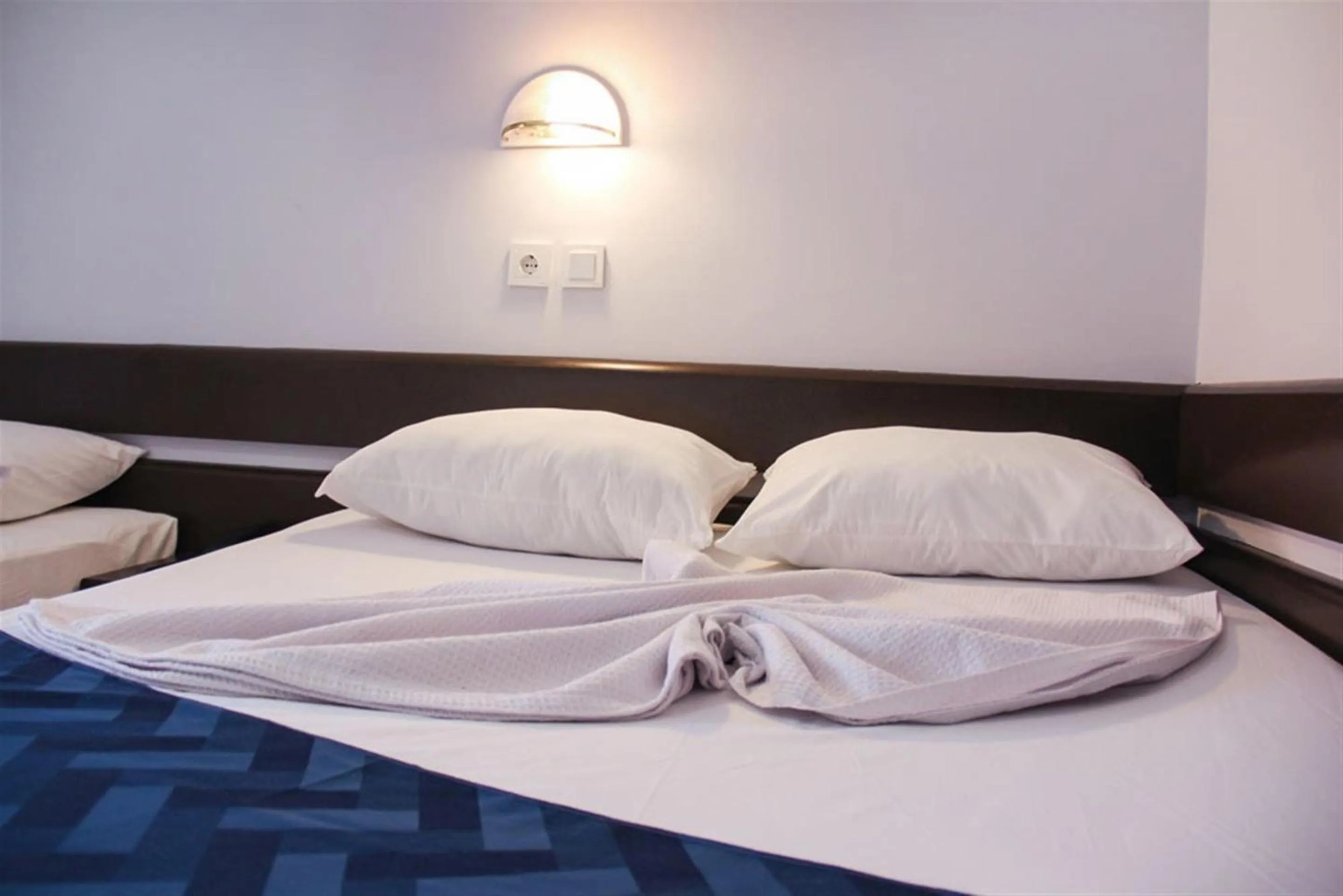 Bed in Yaman Life Hotel