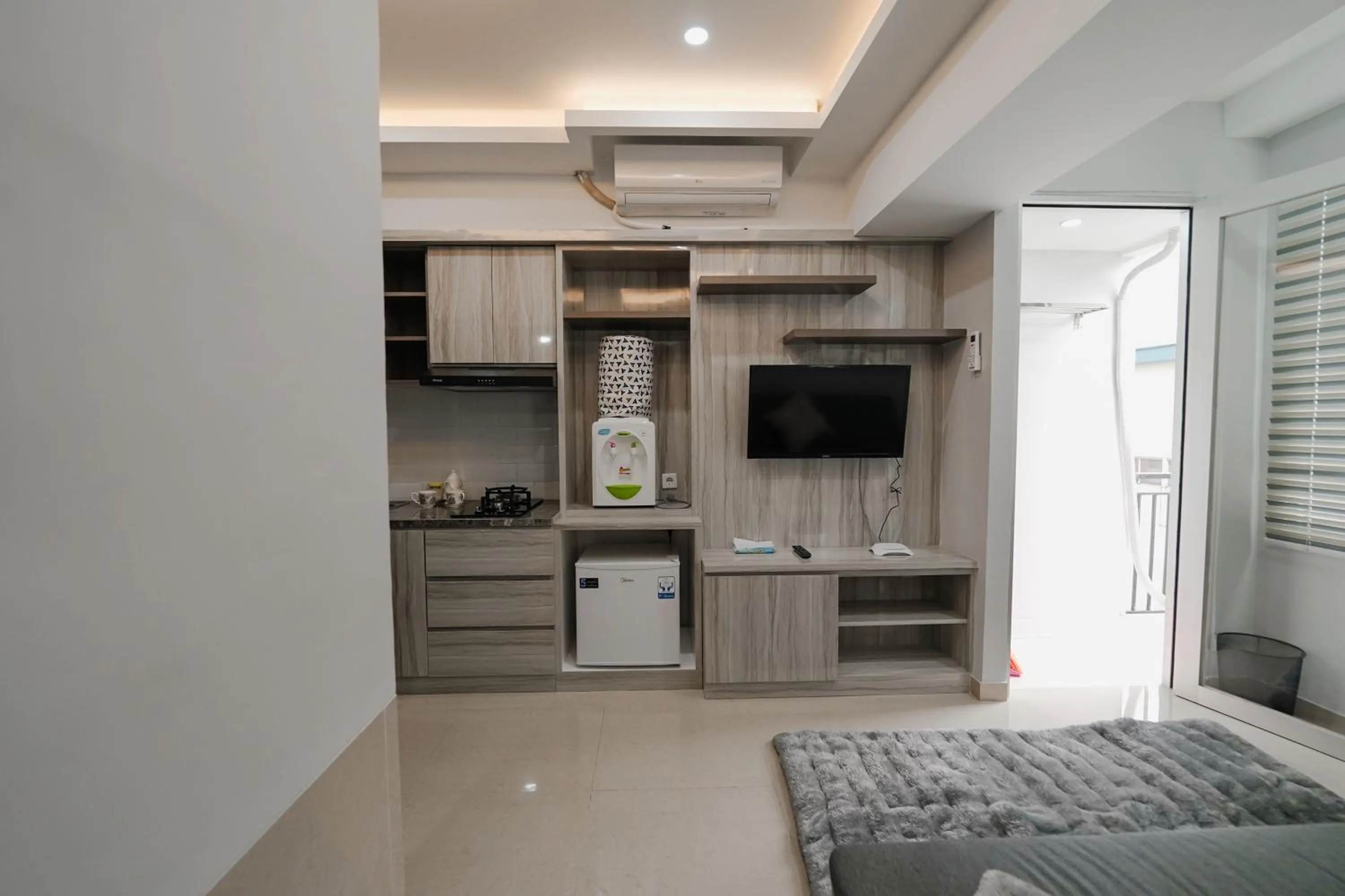 Photo of the whole room in The Jarrdin by Bethania Pro