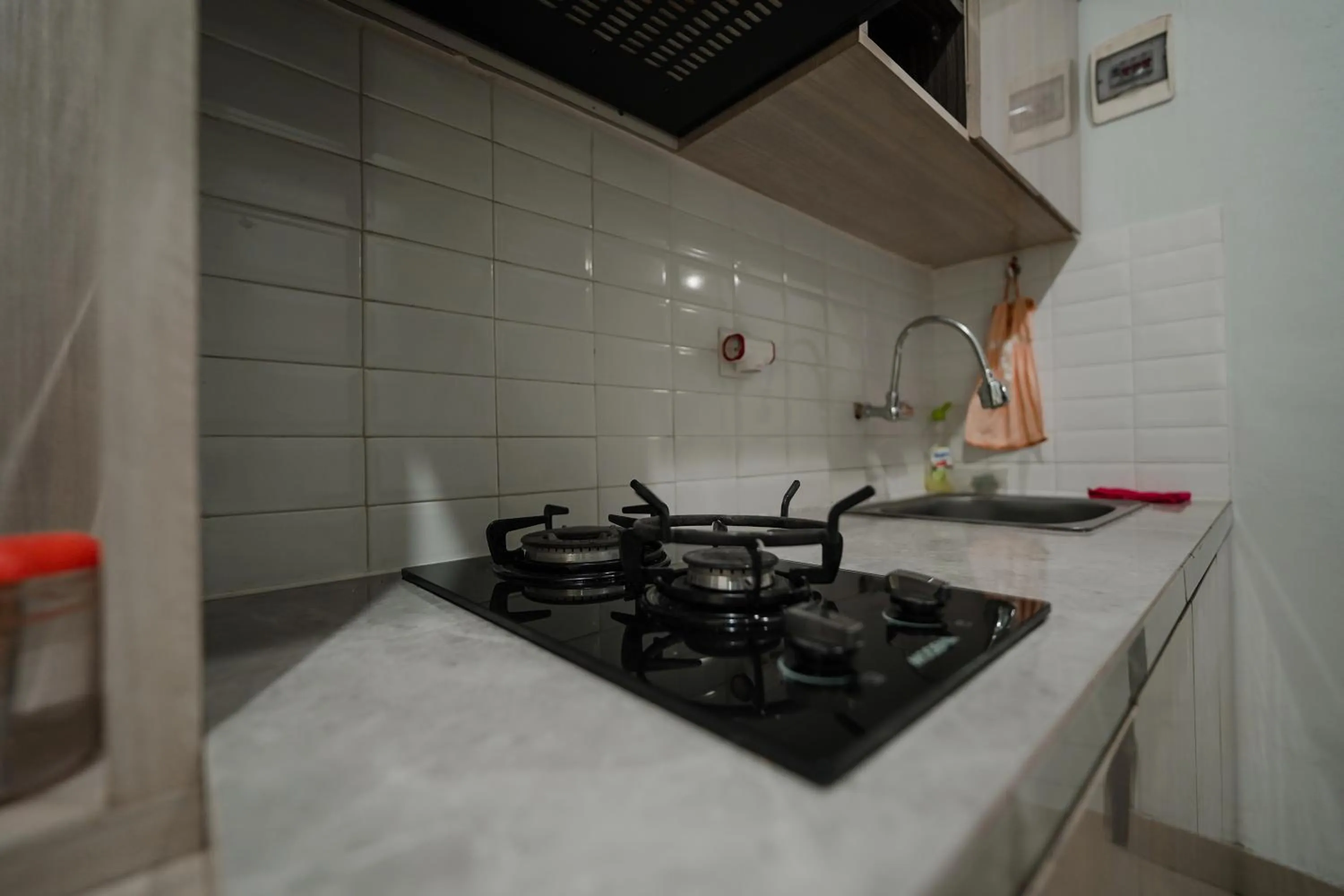 Kitchen or kitchenette in The Jarrdin by Bethania Pro