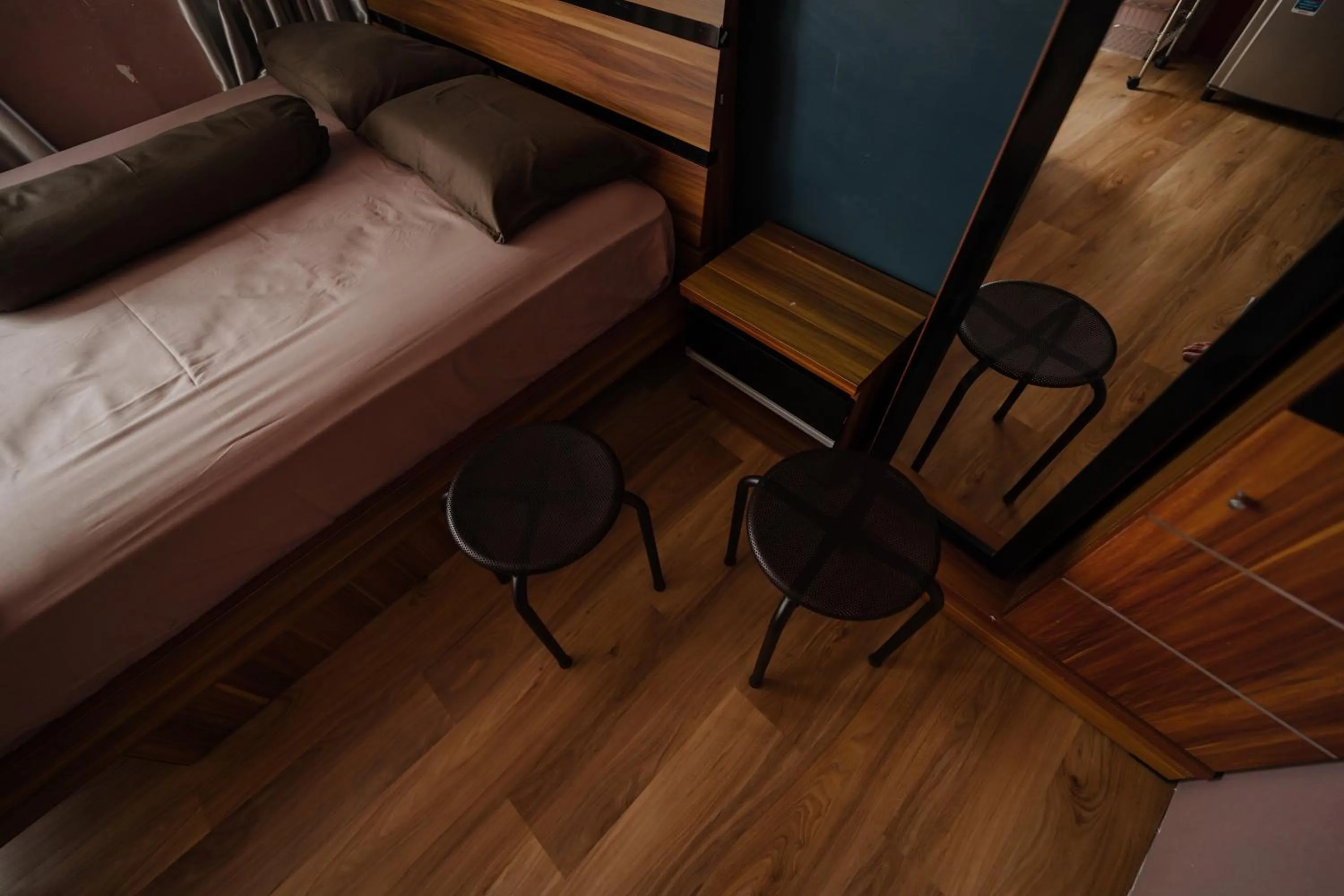 Photo of the whole room, Bed in The Jarrdin by Bethania Pro