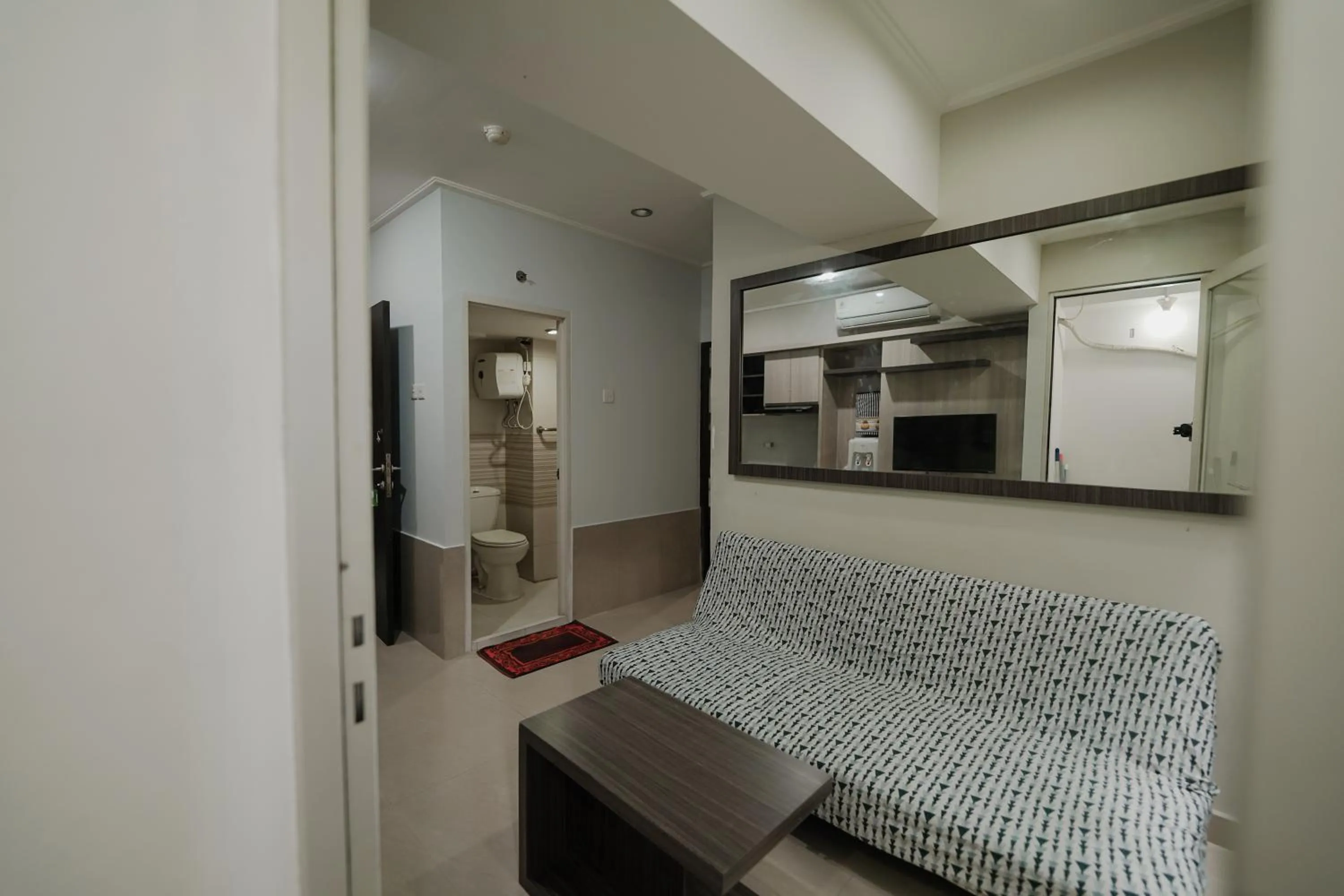 Photo of the whole room, Bed in The Jarrdin by Bethania Pro