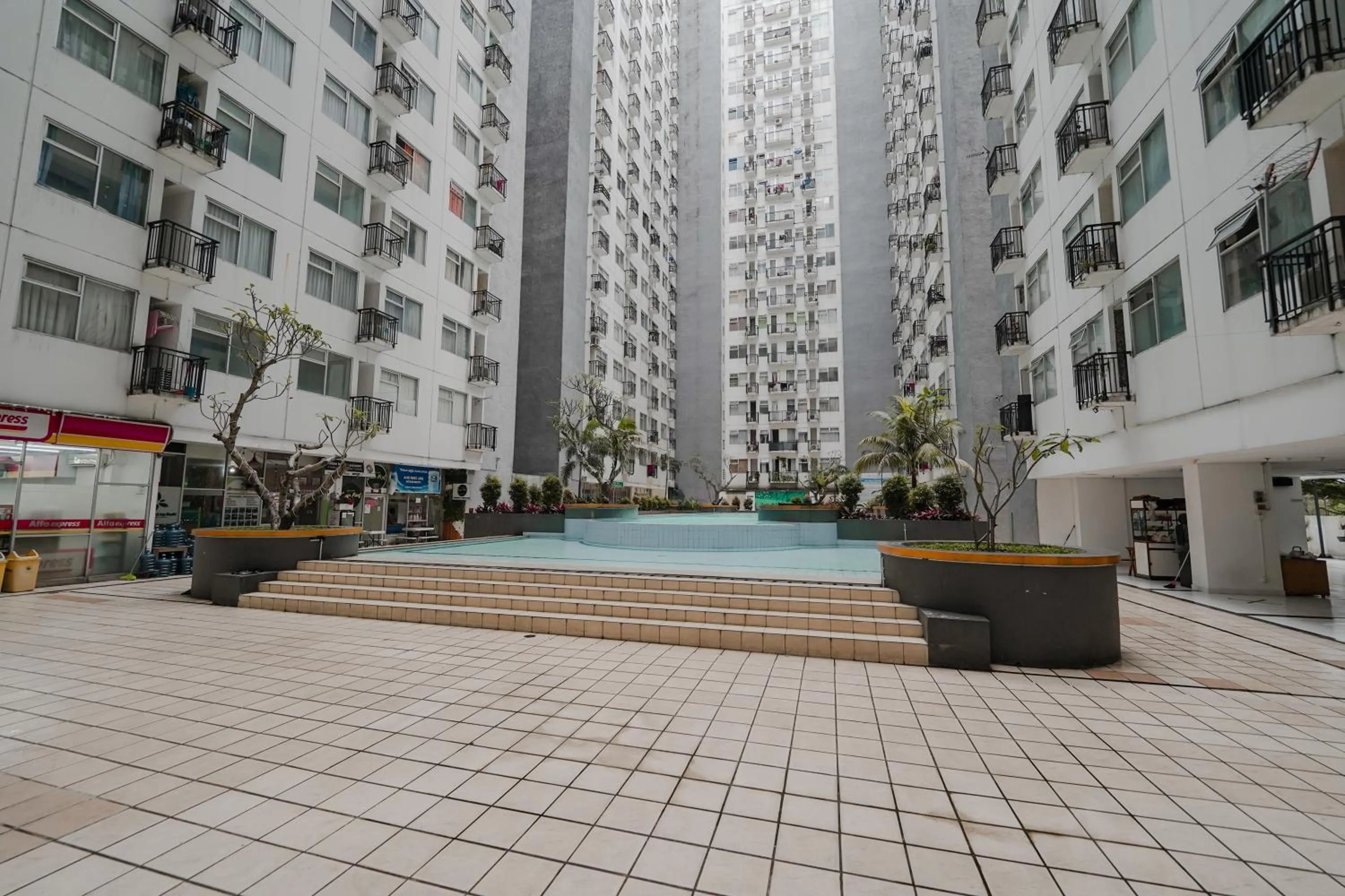 Property building in The Jarrdin by Bethania Pro