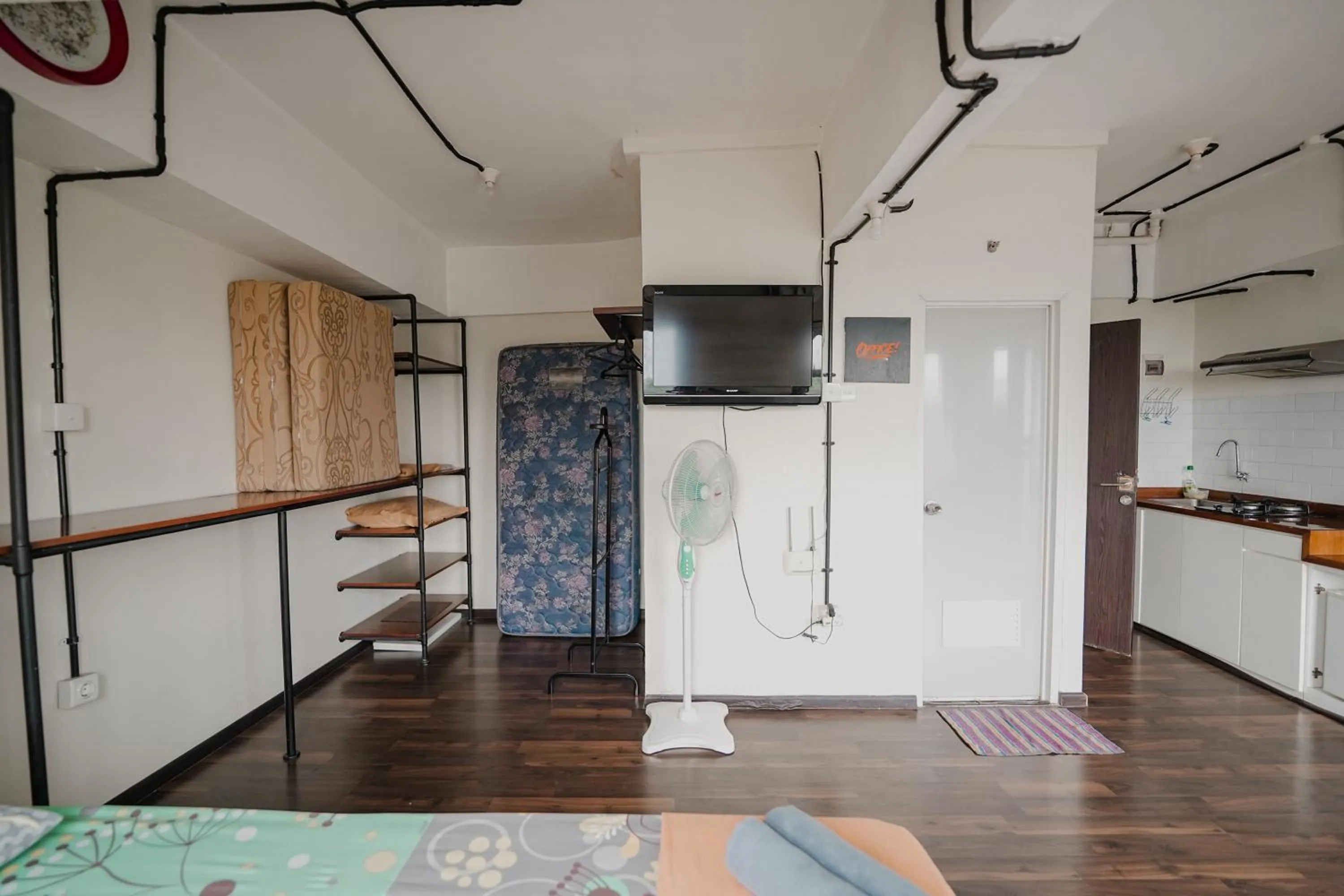 Kitchen or kitchenette in The Jarrdin by Bethania Pro