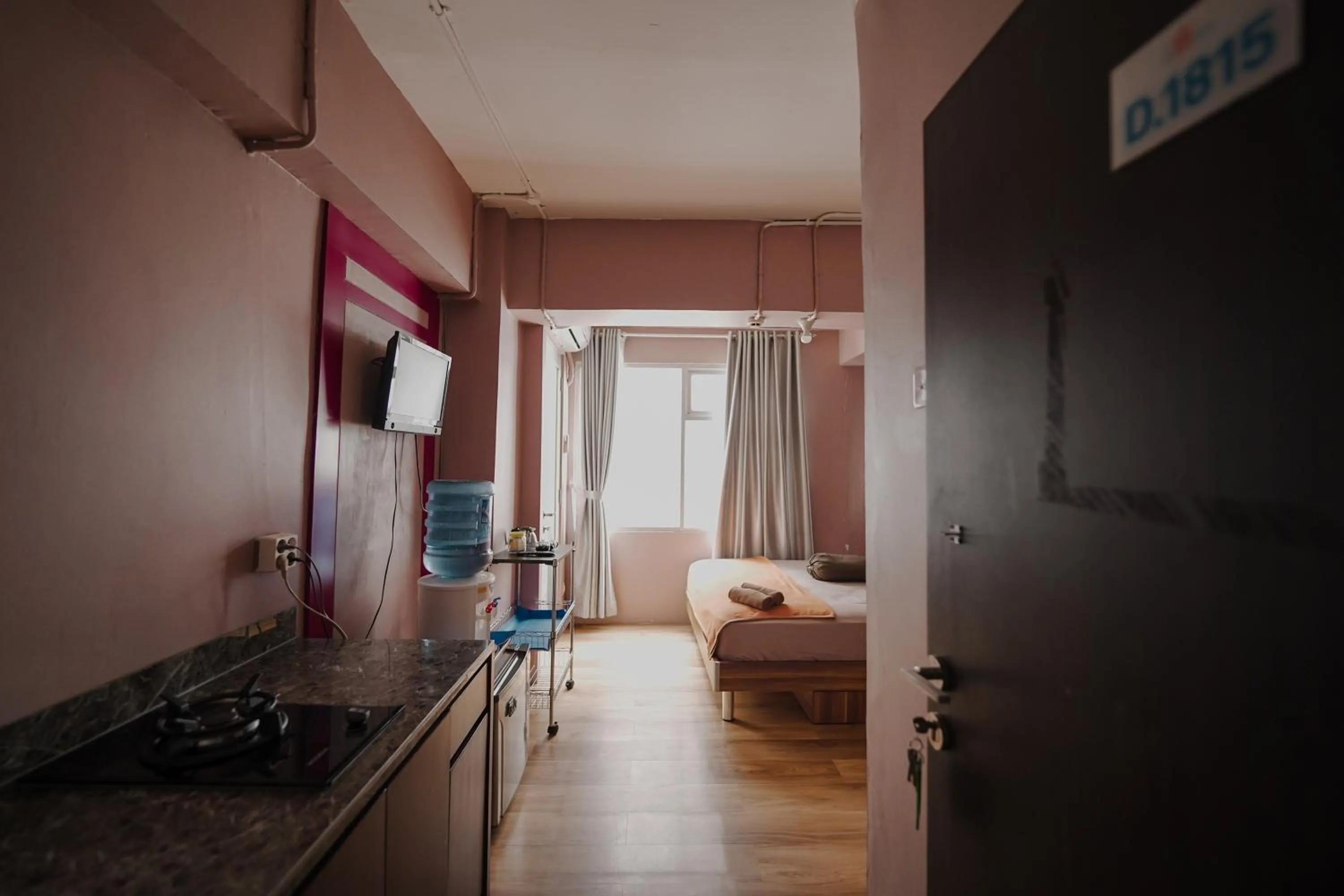 Photo of the whole room, Bed in The Jarrdin by Bethania Pro