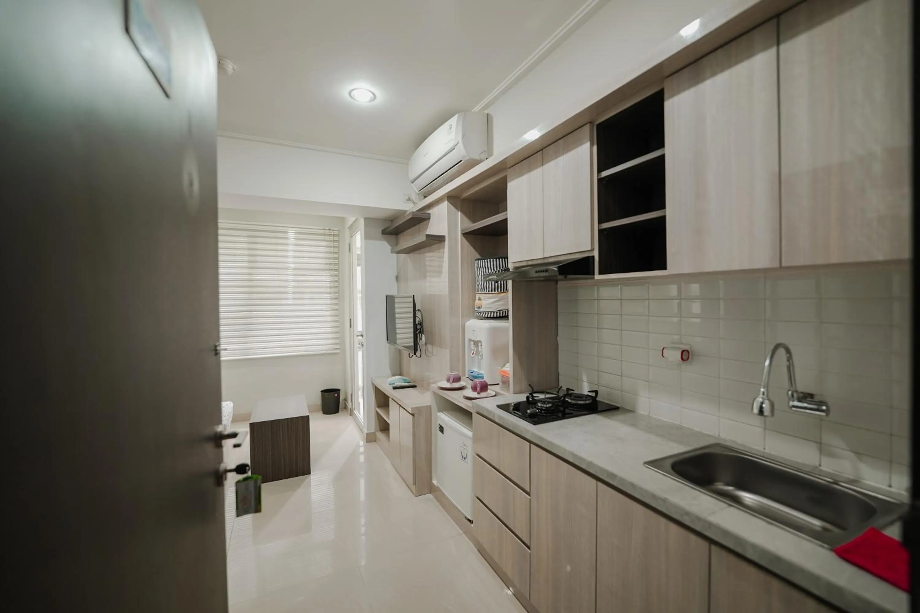 Kitchen or kitchenette in The Jarrdin by Bethania Pro