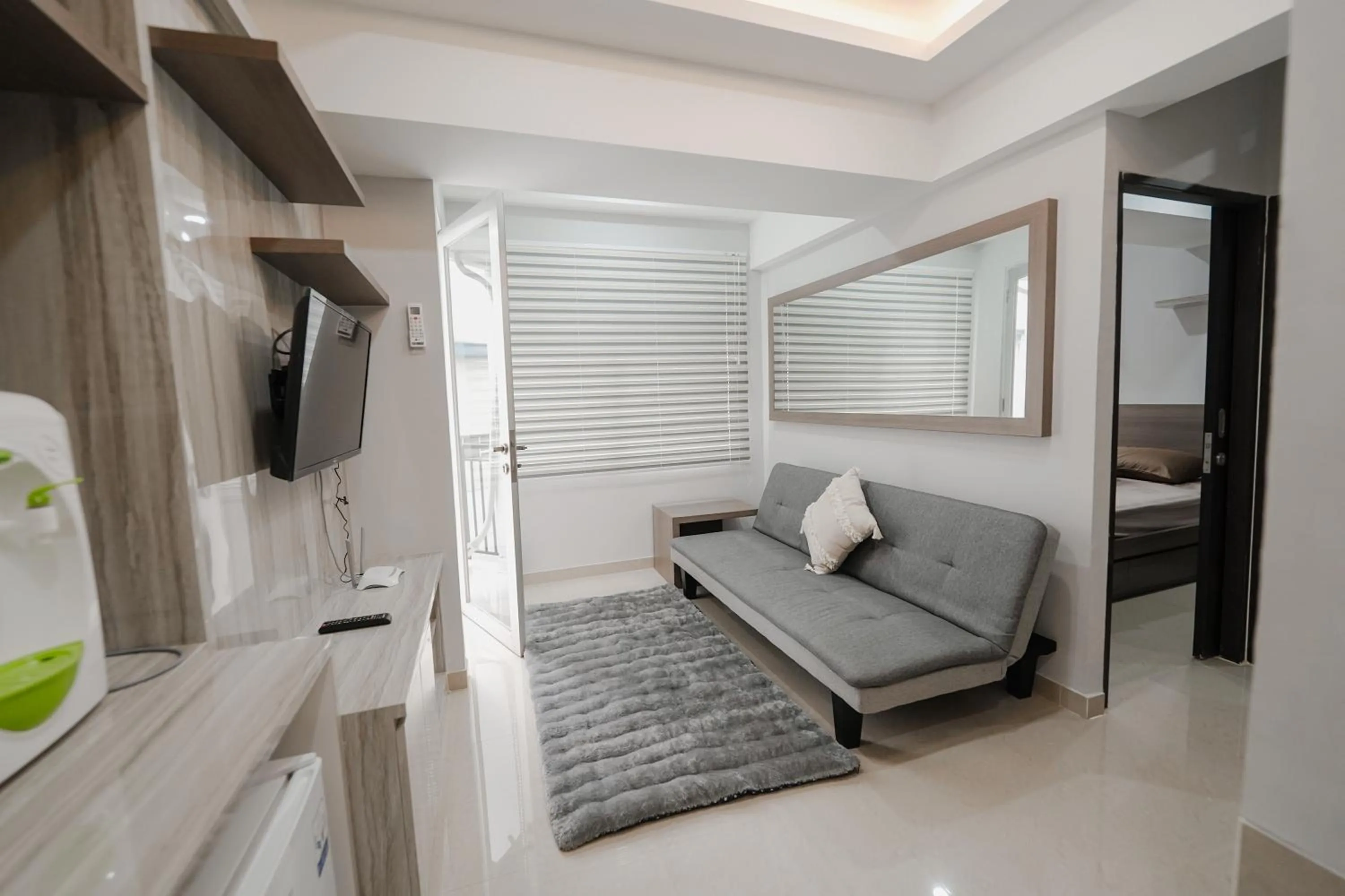 Photo of the whole room in The Jarrdin by Bethania Pro