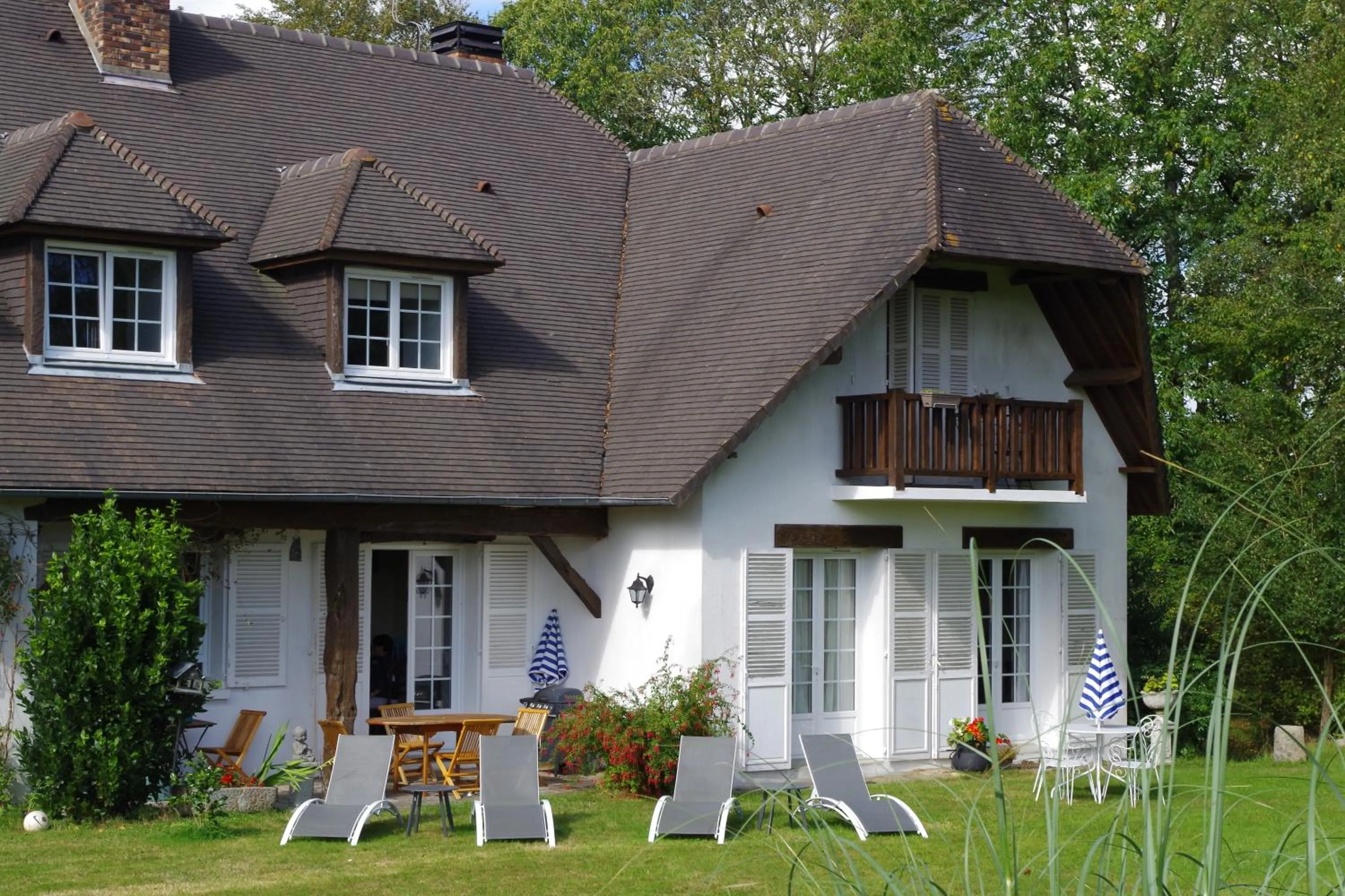Property building in Bed and Breakfast Saultchevreuil, sur la route du Mont Saint Michel