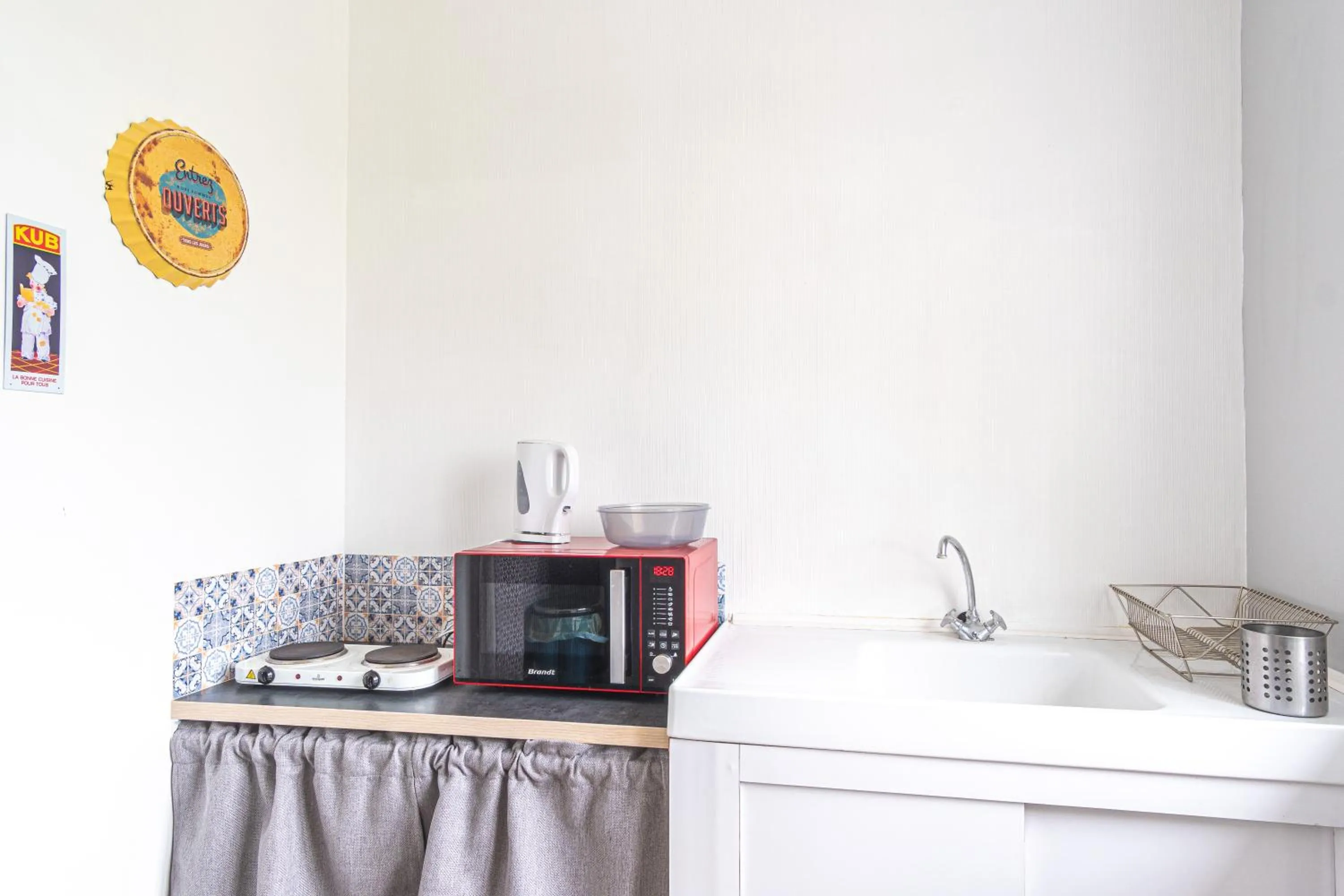 Kitchen or kitchenette in Bed and Breakfast Saultchevreuil, sur la route du Mont Saint Michel