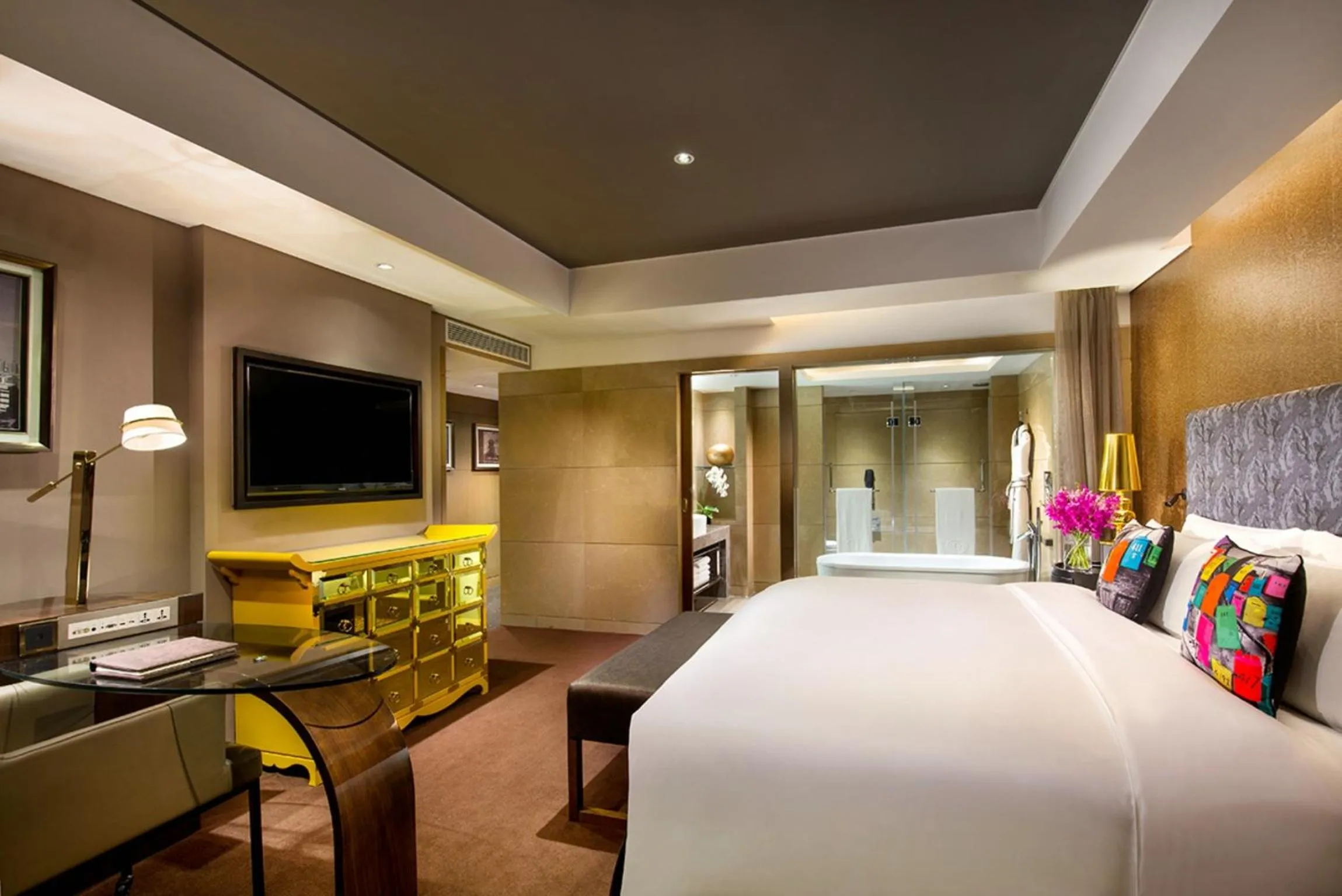 TV and multimedia, Bed in Sofitel Zhengzhou International