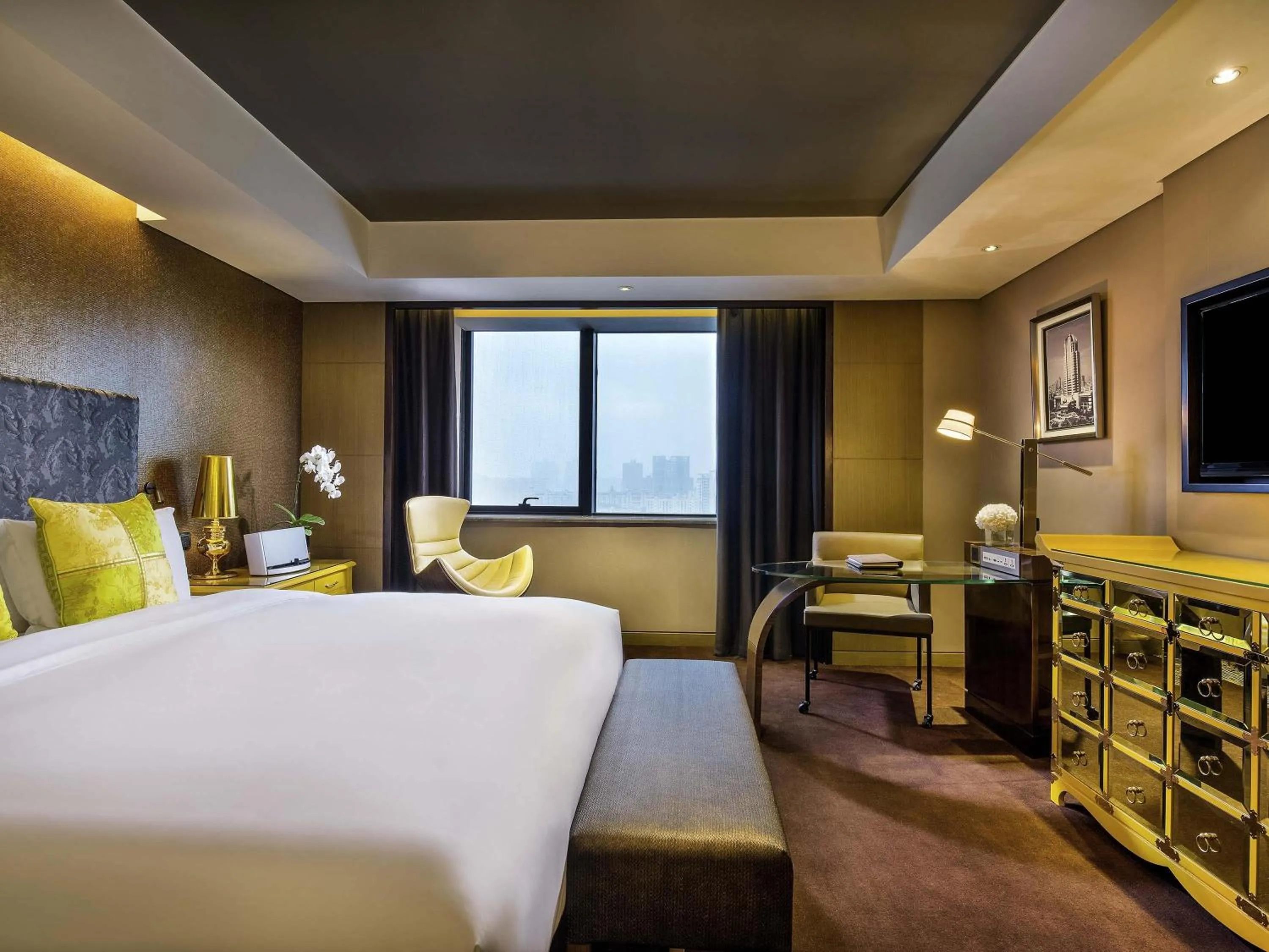 Bedroom, Bed in Sofitel Zhengzhou International