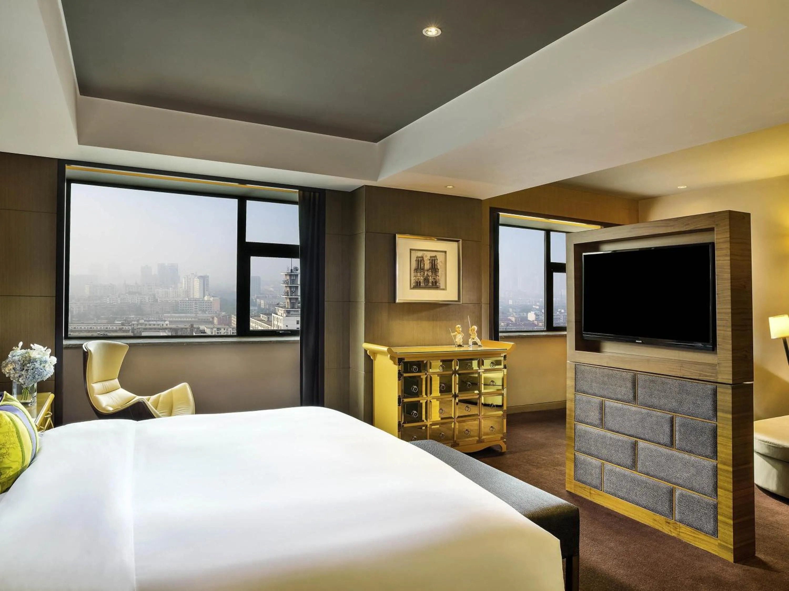 LUXURY ROOM with 1 King Size Bed, Club Millésime Access in Sofitel Zhengzhou International
