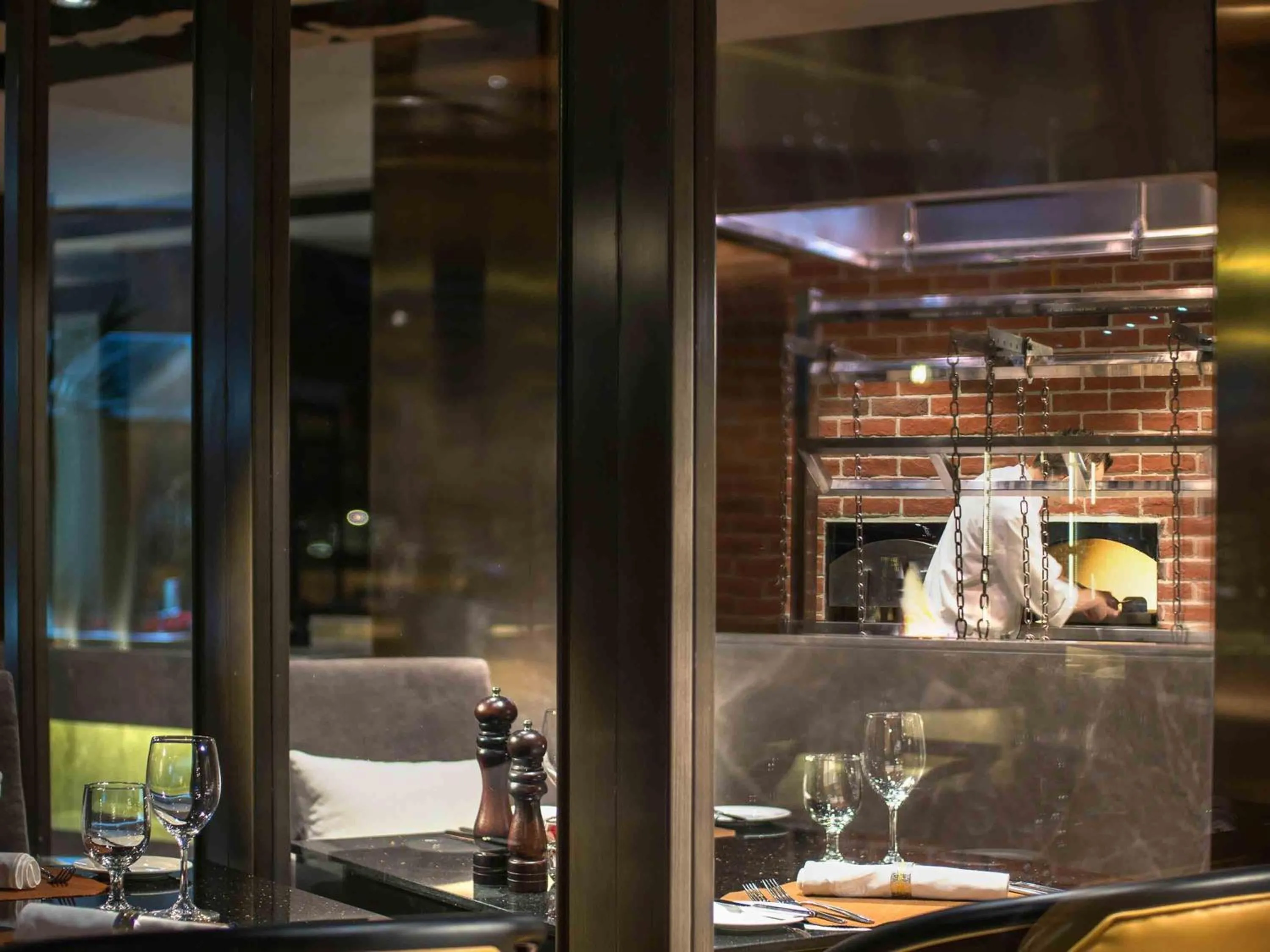 Restaurant/places to eat in Sofitel Zhengzhou International