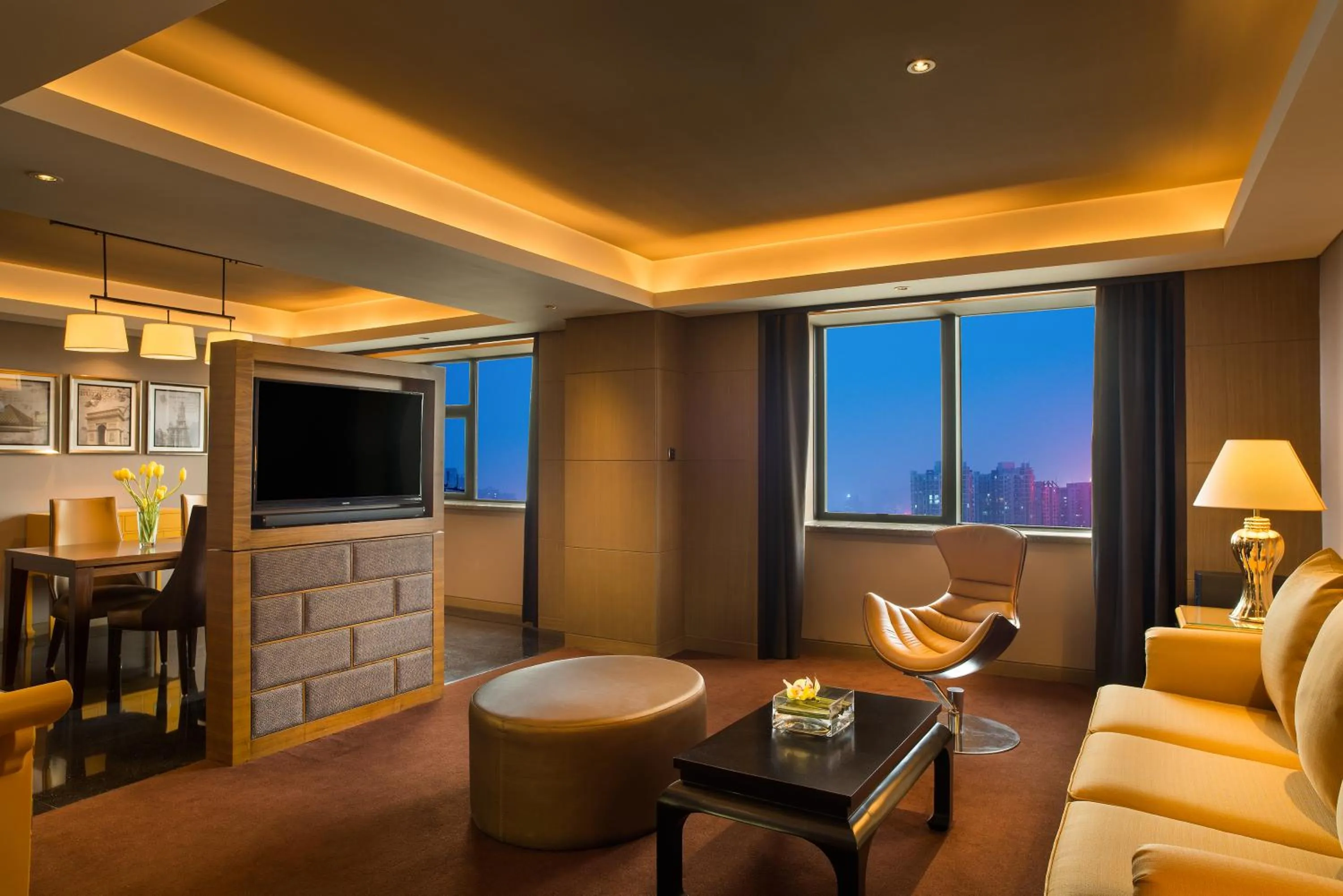 Communal lounge/ TV room in Sofitel Zhengzhou International