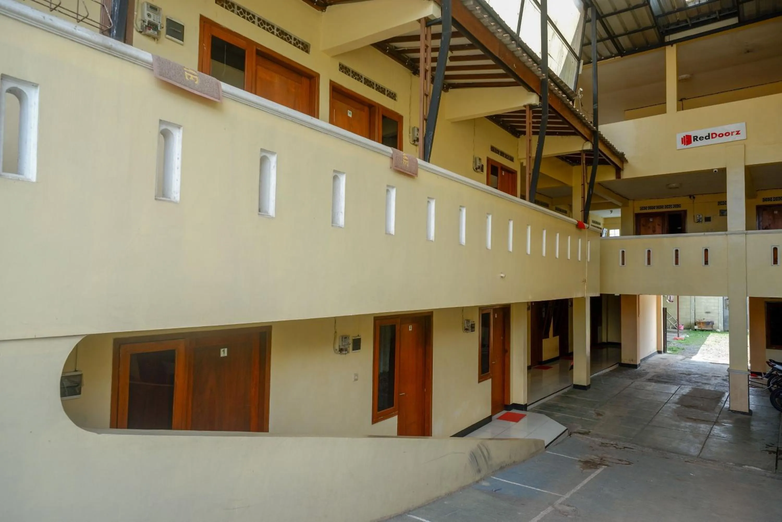 Property building in RedDoorz Syariah near GOR Satria 4