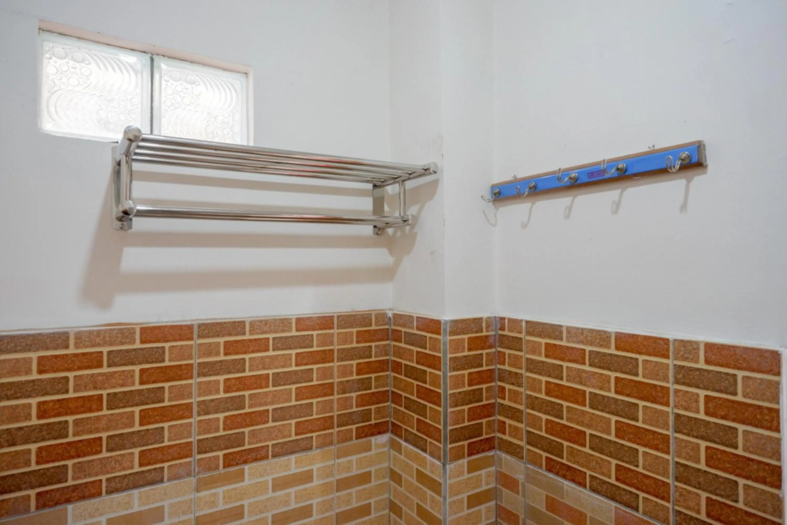 Bathroom in RedDoorz Syariah near GOR Satria 4