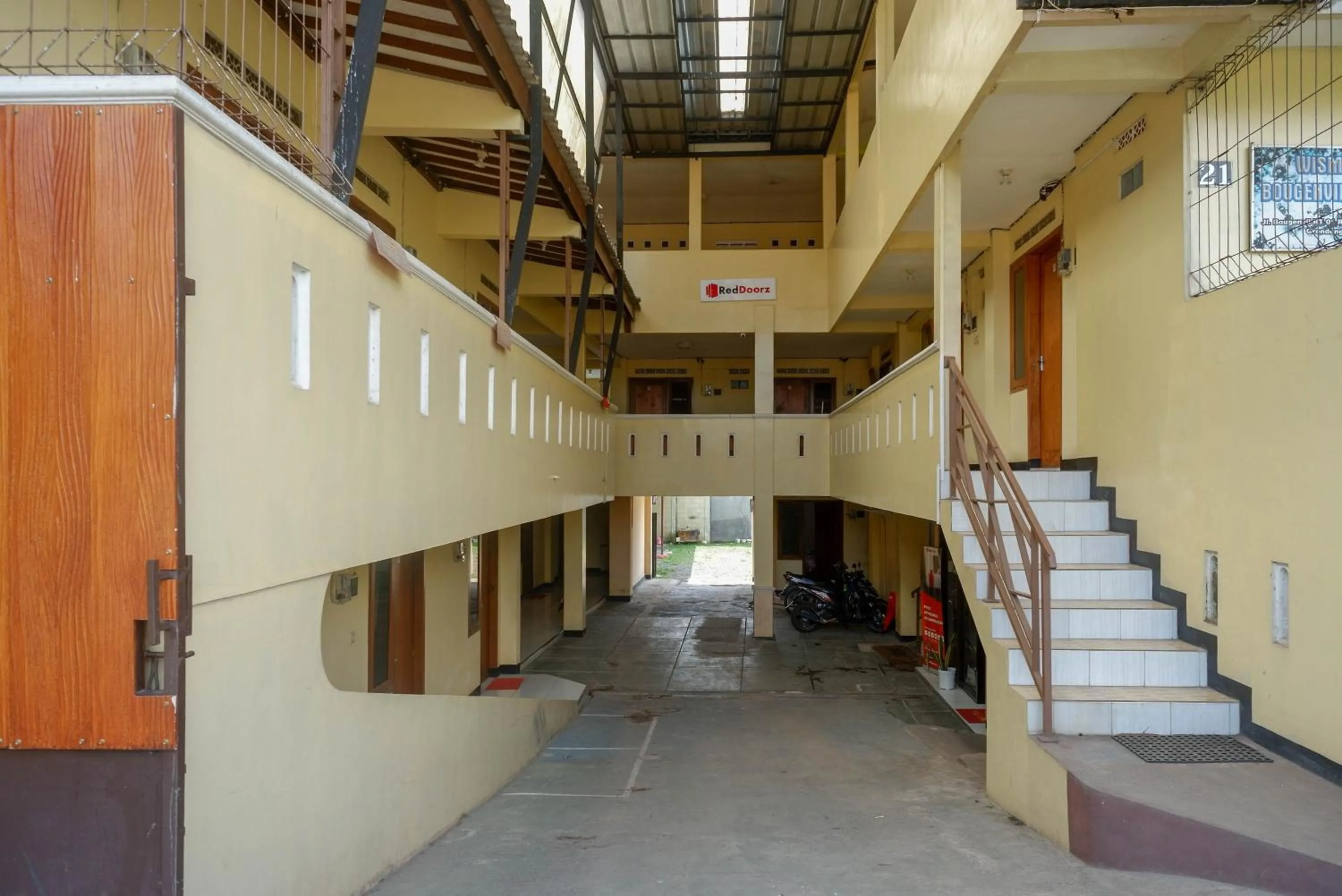 Property building in RedDoorz Syariah near GOR Satria 4