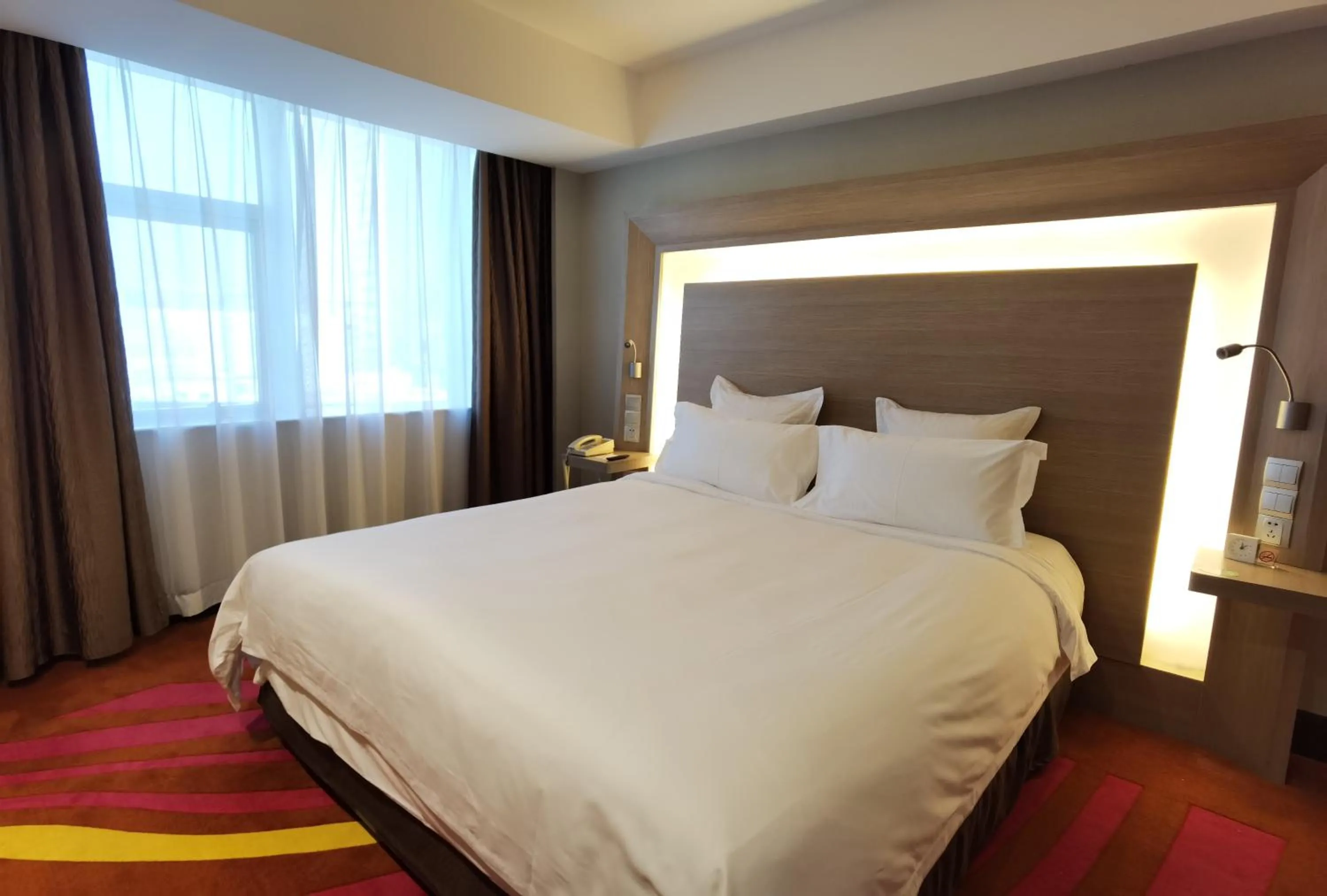 Bedroom, Bed in Shenzhen Novotel Watergate